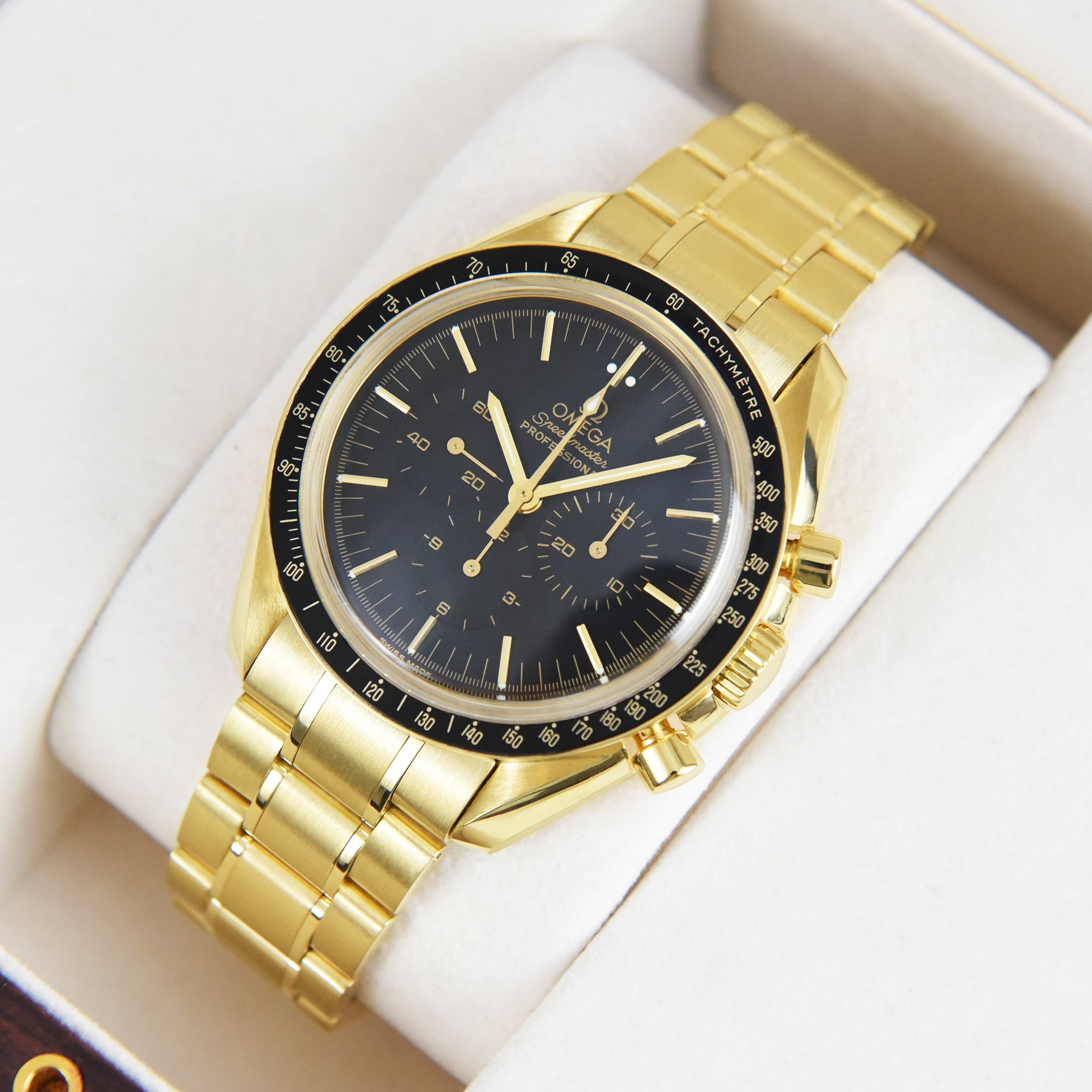 2023/06/Omega_Moonwatch_Gold_42220-e-1.jpg