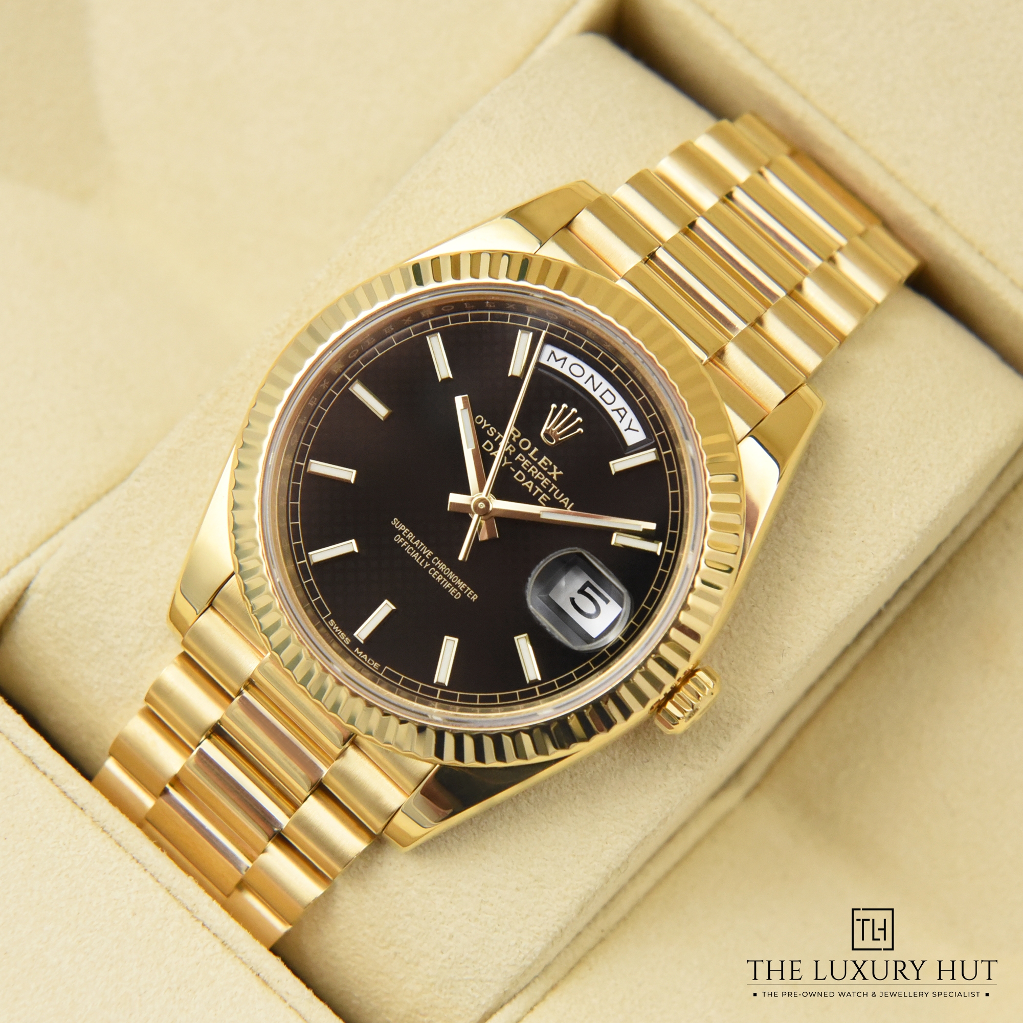 2023/08/Rolex_Day-Date_Gold_Black_Motif_50114-e.jpg