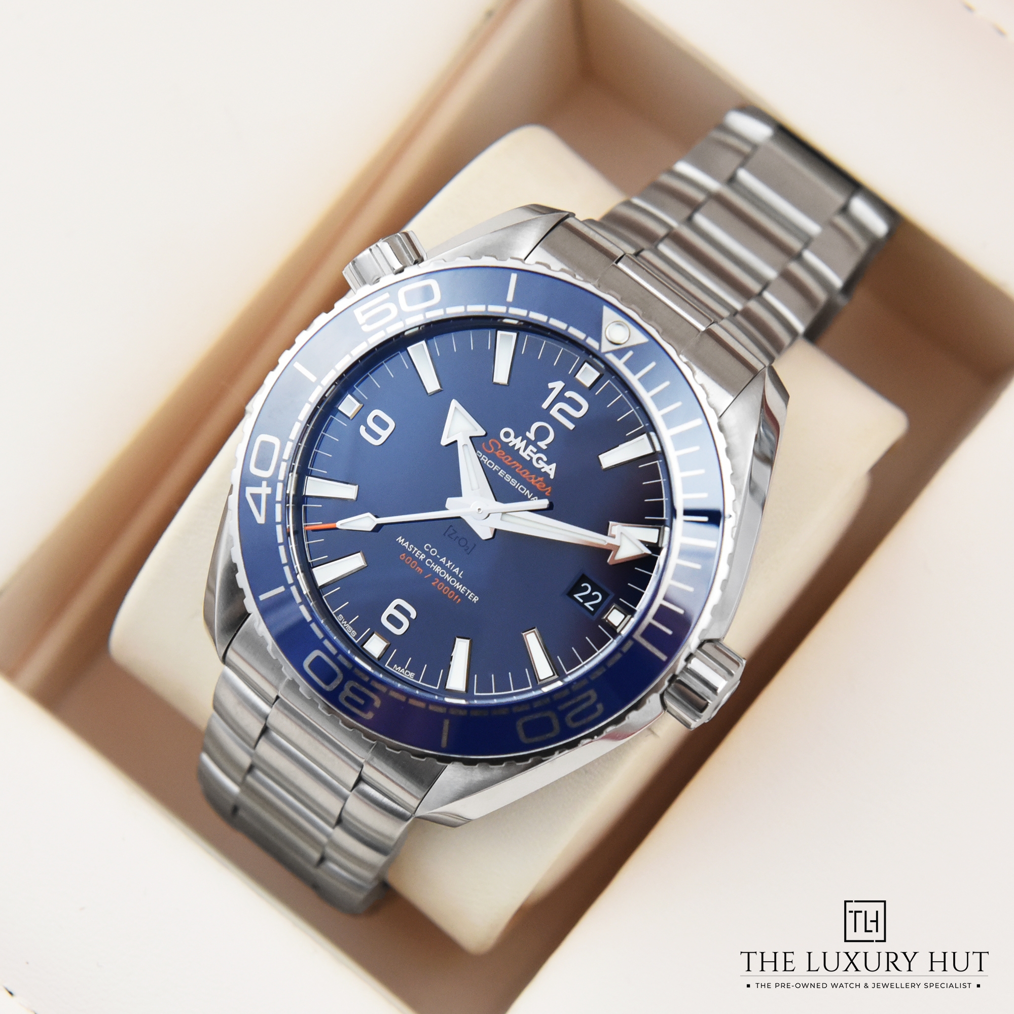 2023/09/Omega_Seamaster_Planet_Ocean_Blue_50260-e.jpg