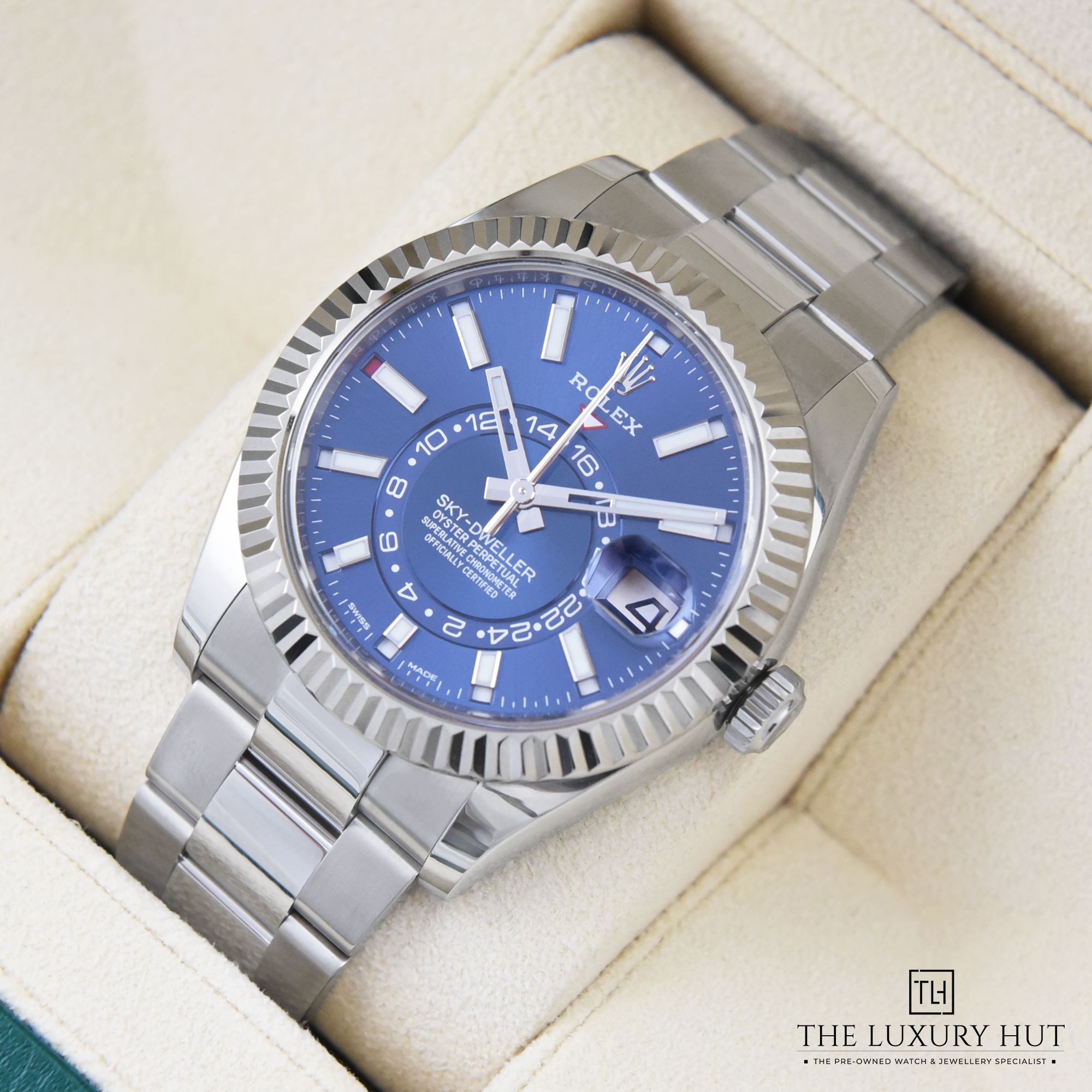 2023/09/Rolex_Sky-Dweller_Blue_Dial_50214-e.jpg