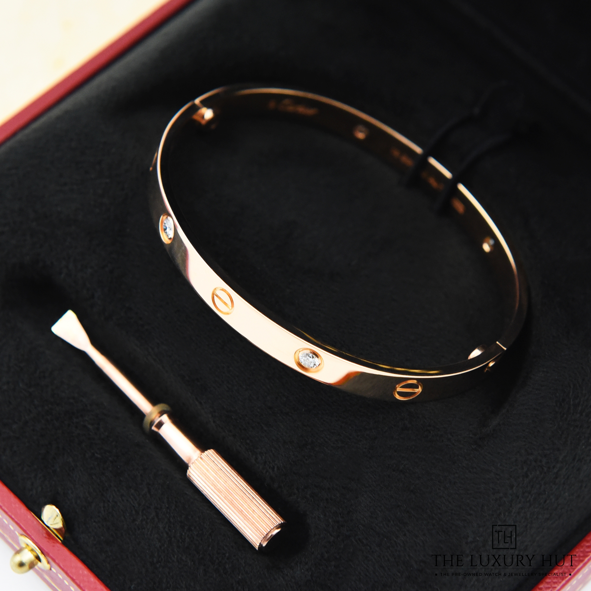2023/10/Cartier_Love_Bangle_Rose_4-Diamond_50289-d.jpg