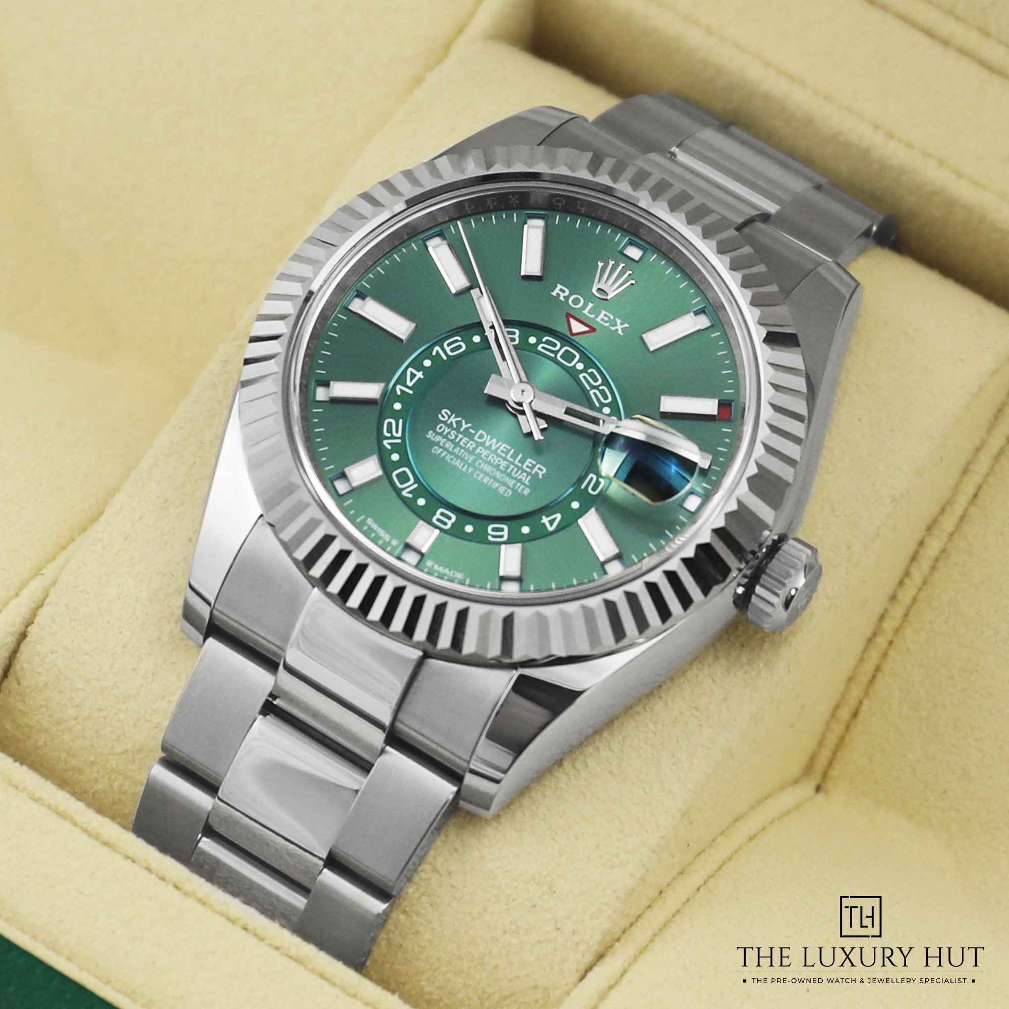 2024/06/Rolex_Sky-Dweller_42_Green_Dial_LB284-e.jpg