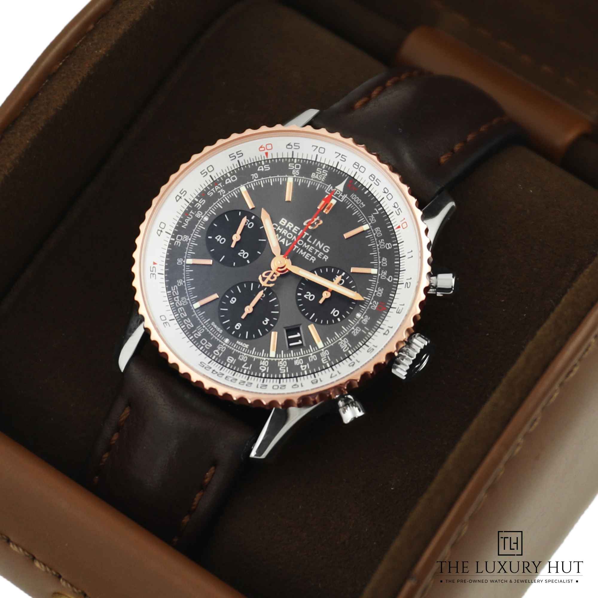 2024/07/Breitling_Navitimer-01_Bimetal_Grey_50949-e.jpg