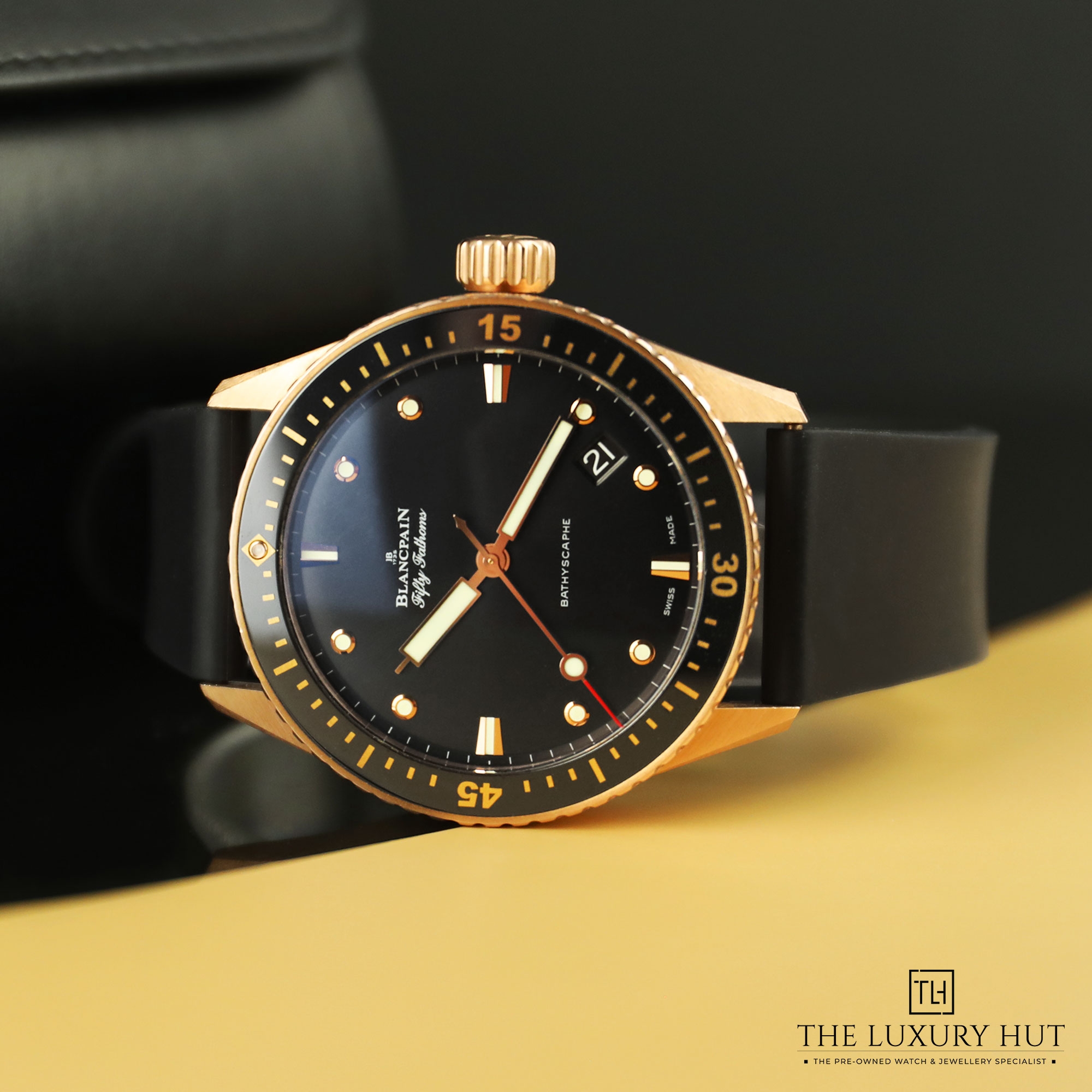 2024/08/Blancpain_Fifty_Fathoms_Rose_Gold_Black_LB318-c.jpg