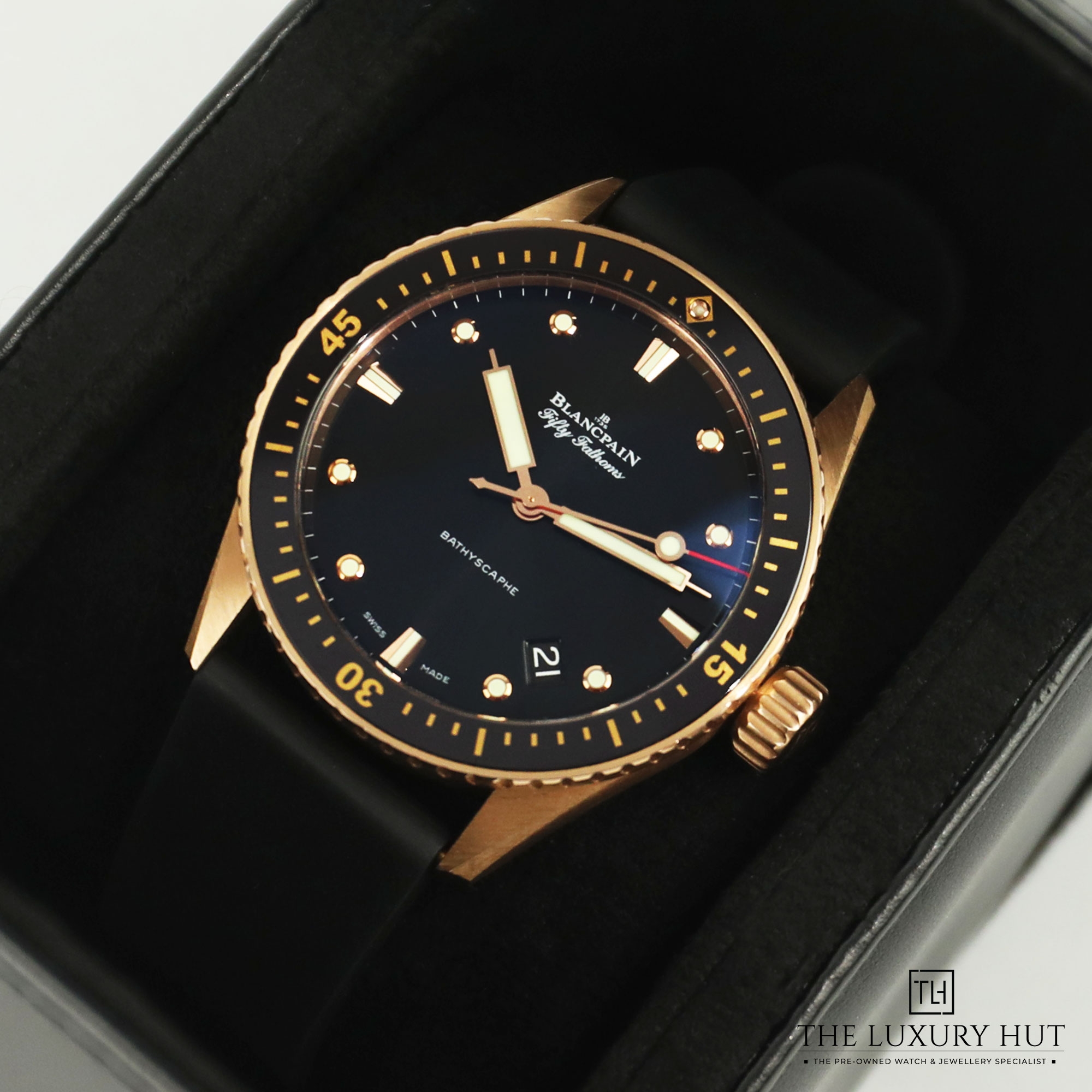 2024/08/Blancpain_Fifty_Fathoms_Rose_Gold_Black_LB318-f.jpg