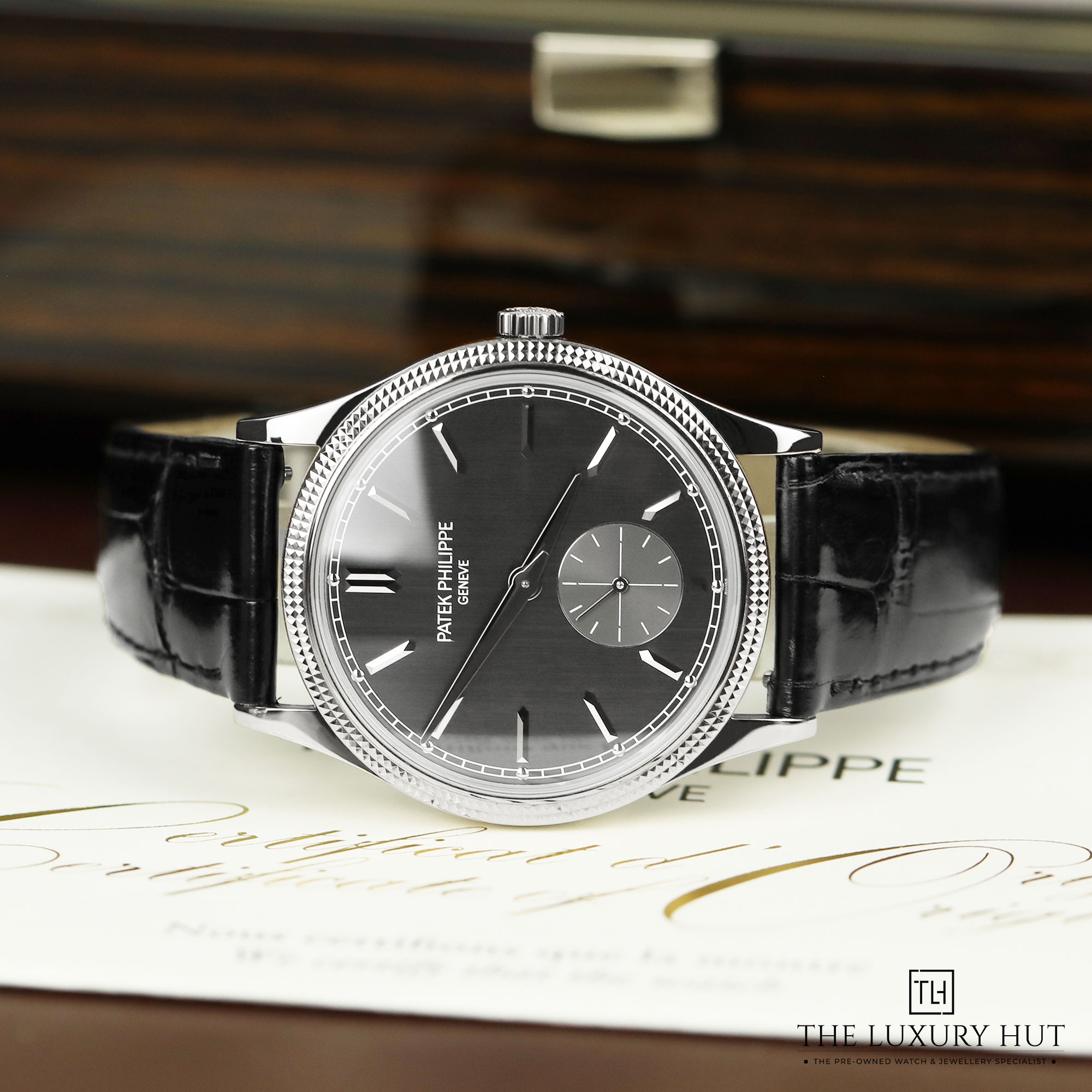 2024/09/Patek_Philippe_Calatrava_White_Gold_Grey_51122-c.jpg