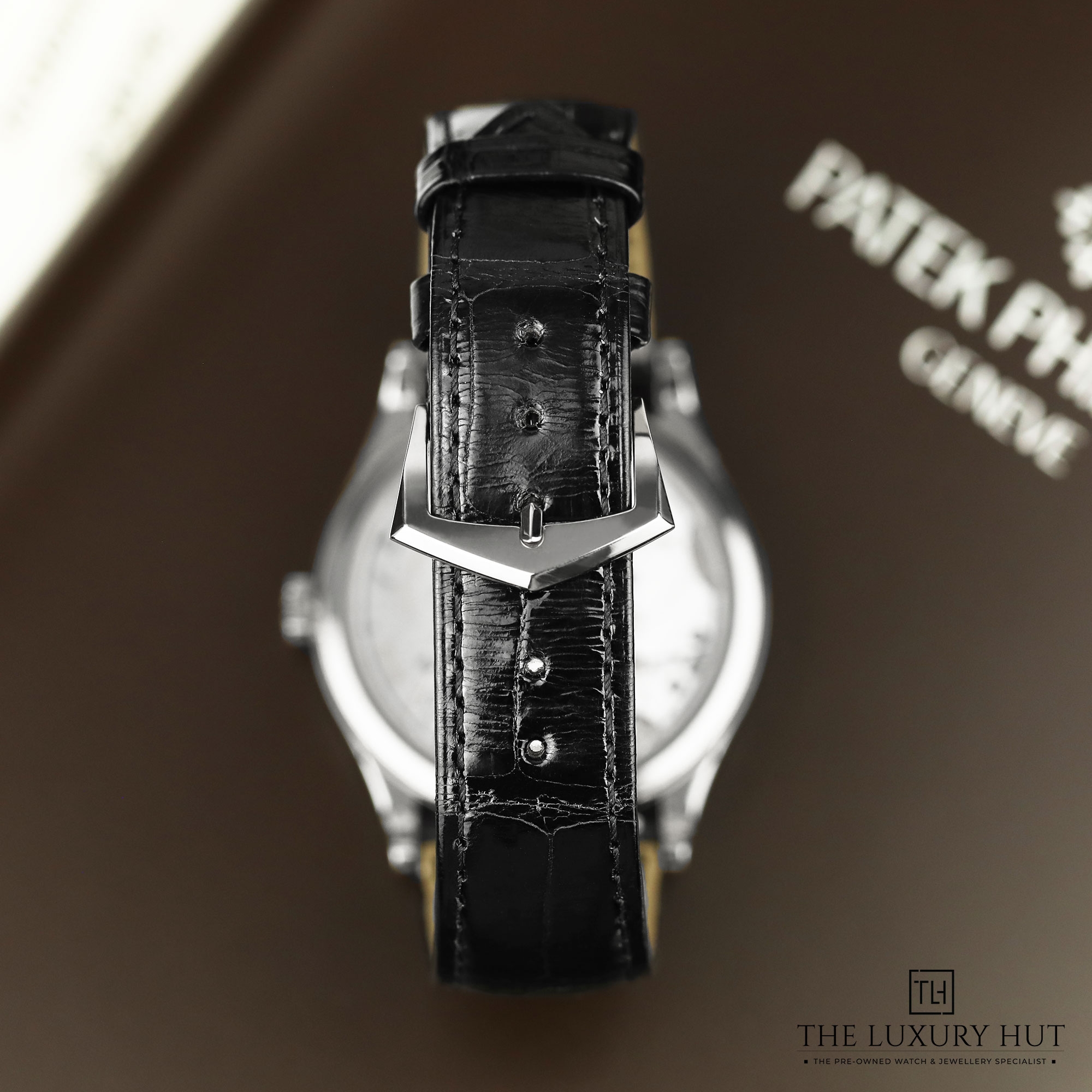 2024/09/Patek_Philippe_Calatrava_White_Gold_Grey_51122-e.jpg