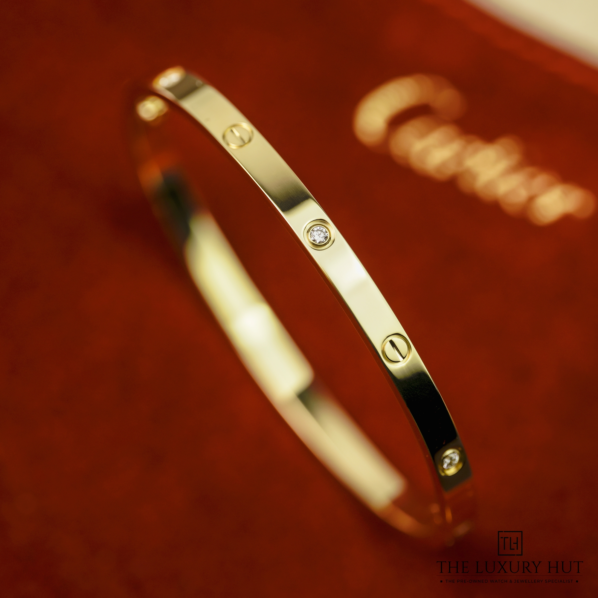 2024/11/Cartier_Yellow_6-Diamond_Love_Bangle_LB424-d.jpg