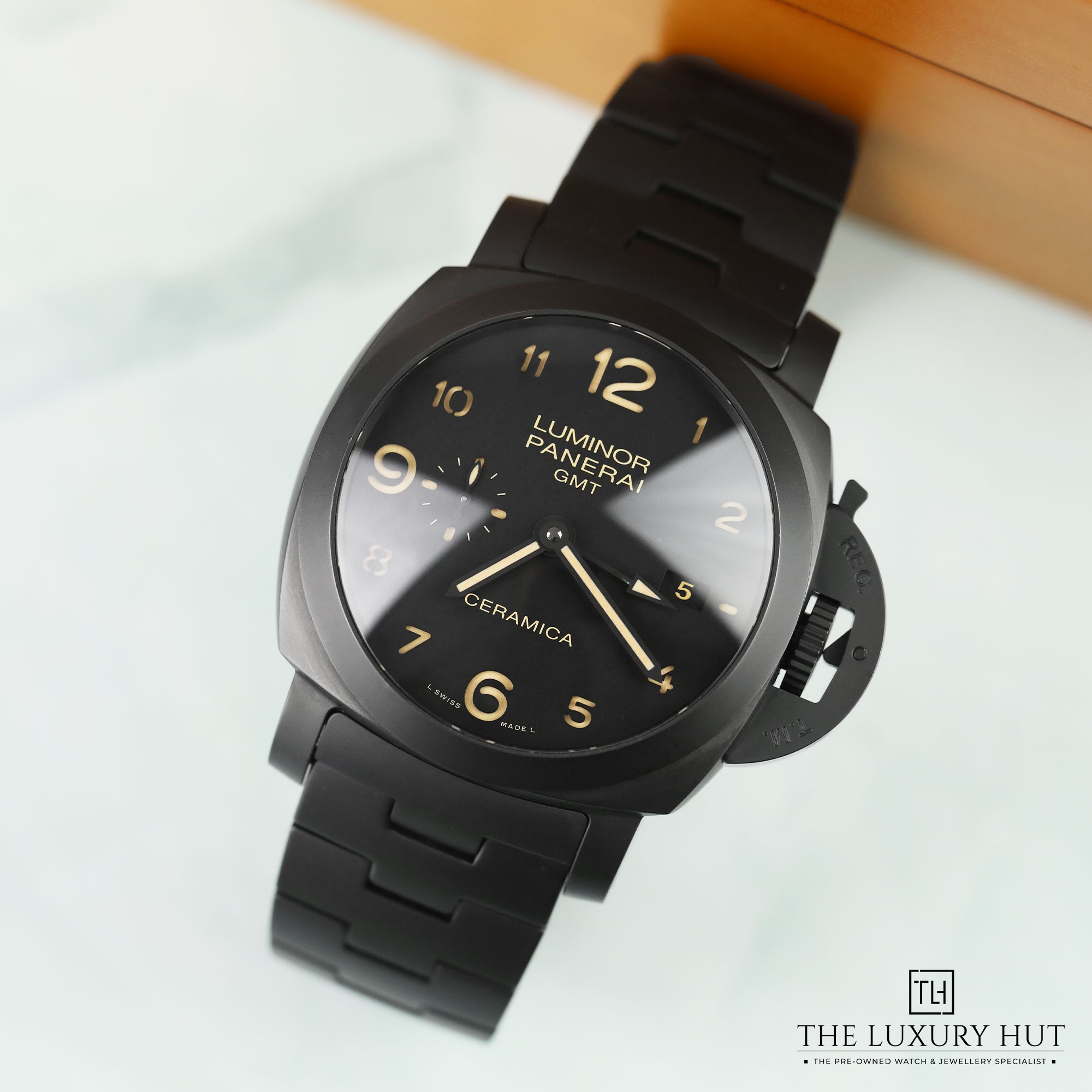 2024/11/Panerai_Tuttonero_Luminor_Black_Ceramic_51255-b.jpg