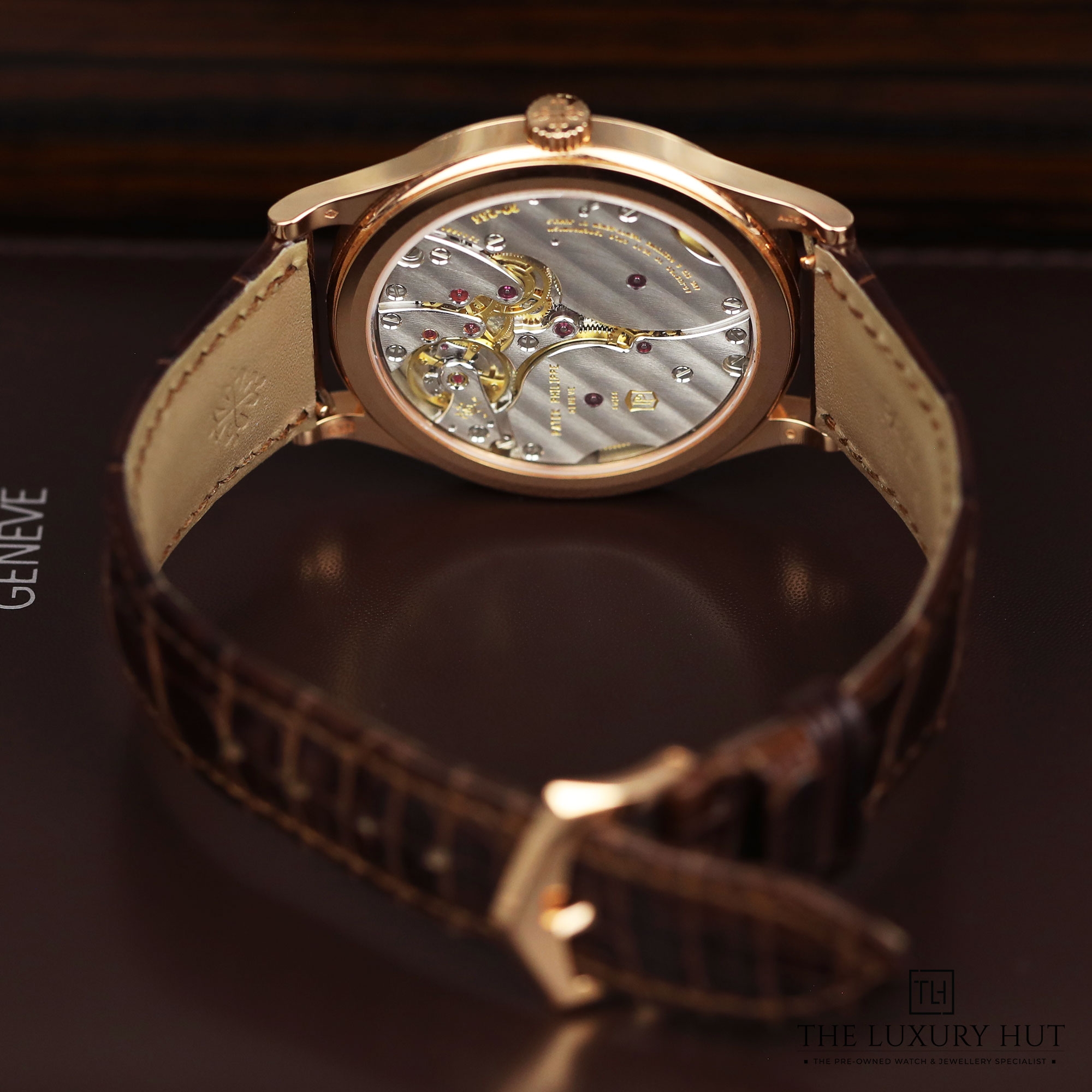2024/11/Patek_Philippe_Calatrava_Rose_Gold_Silver_51225-d.jpg
