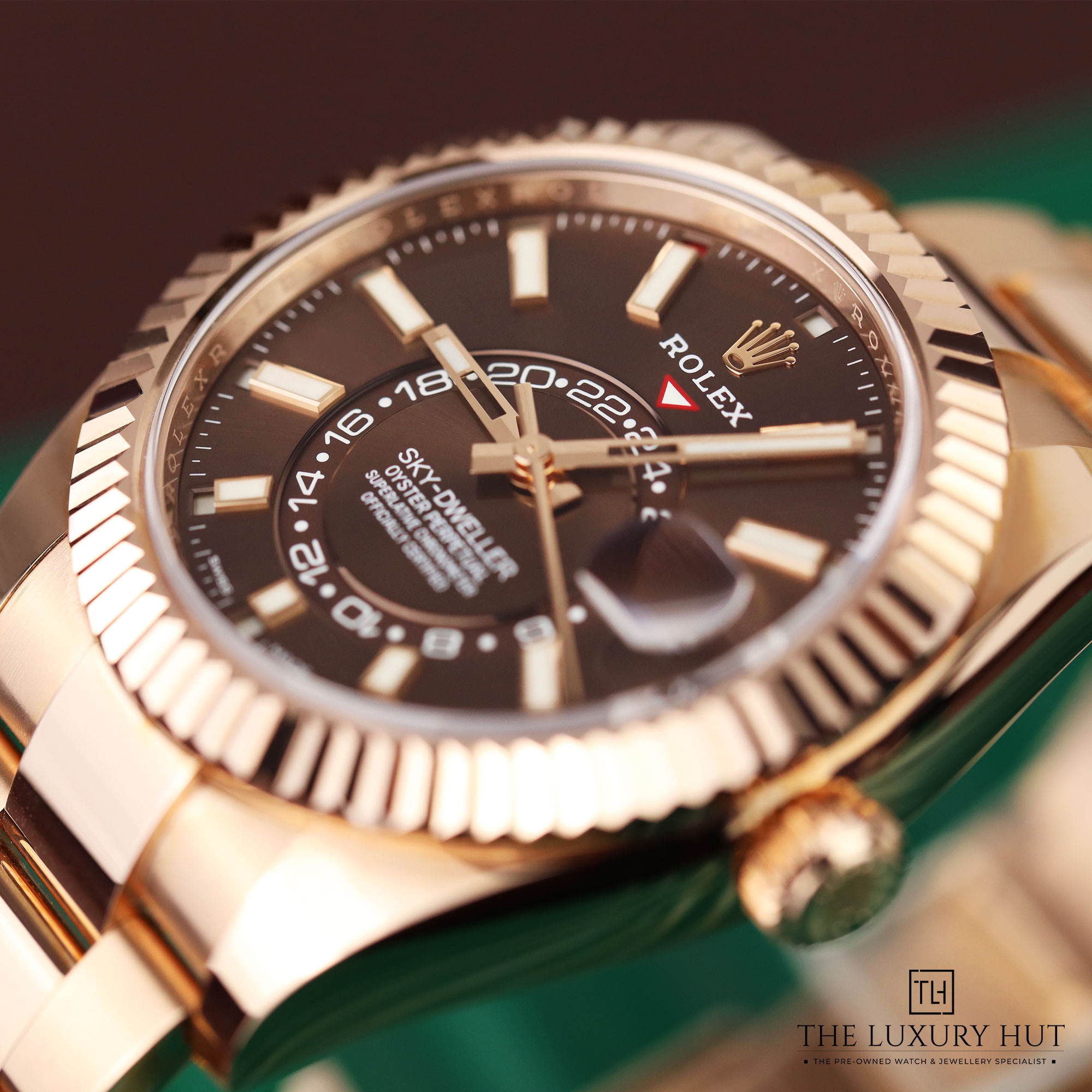 2024/11/Rolex_Sky-Dweller_Rose_Gold_Chocolate_LB409-h.jpg