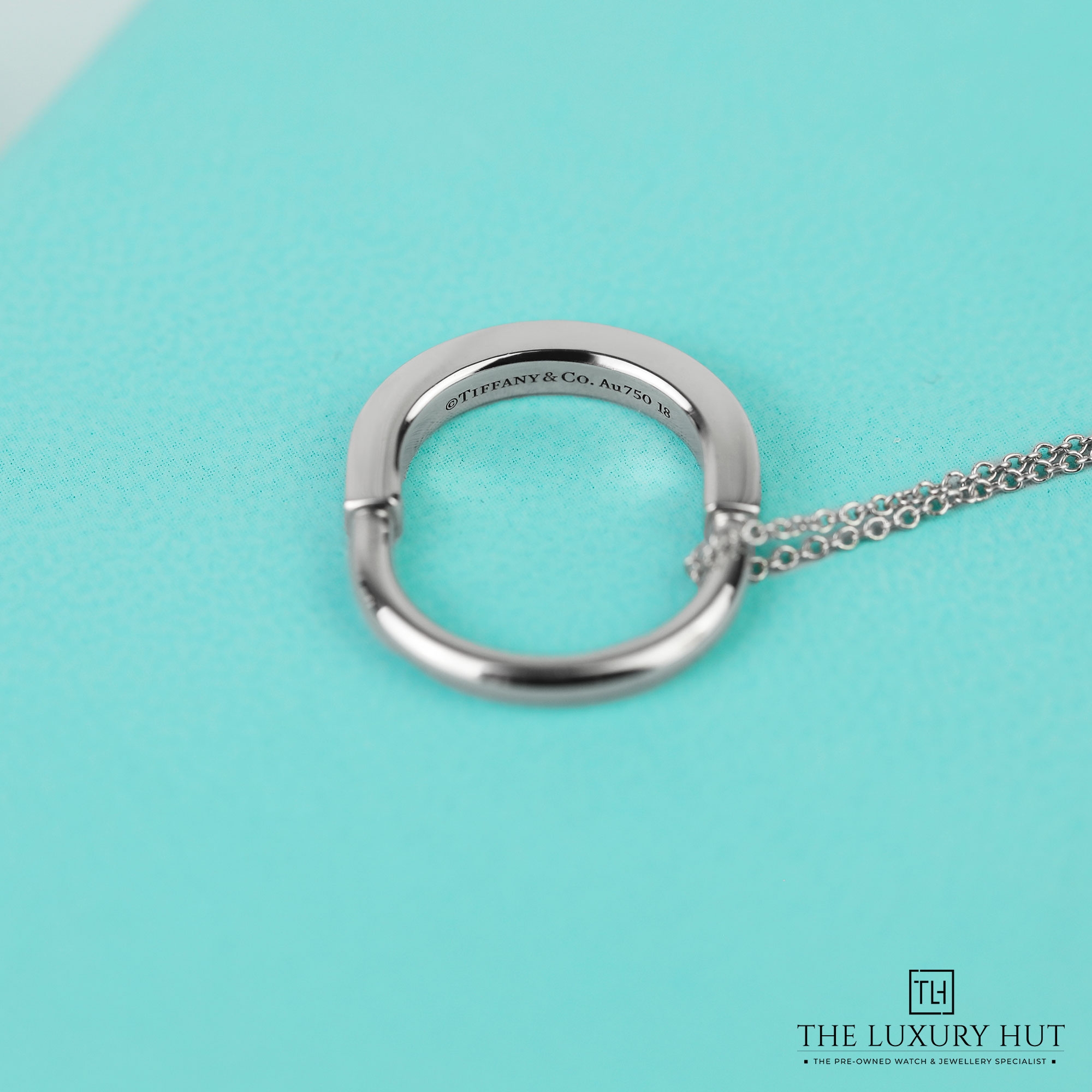 2024/11/Tiffany_White_Gold_Lock_Ring_Necklace_51261-d.jpg