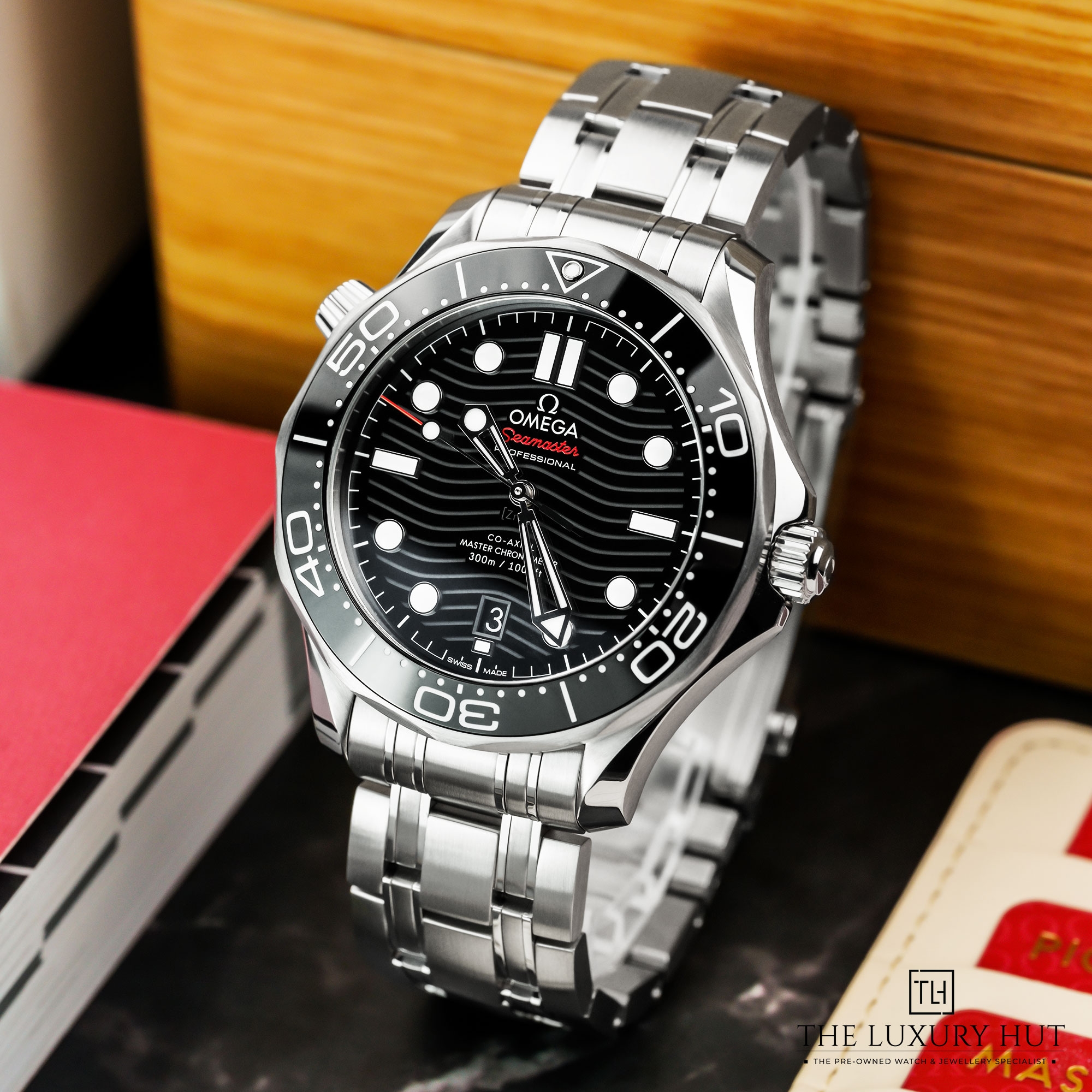 2024/12/Omega_Seamaster_Diver_Steel_42_Black_51292-b.jpg