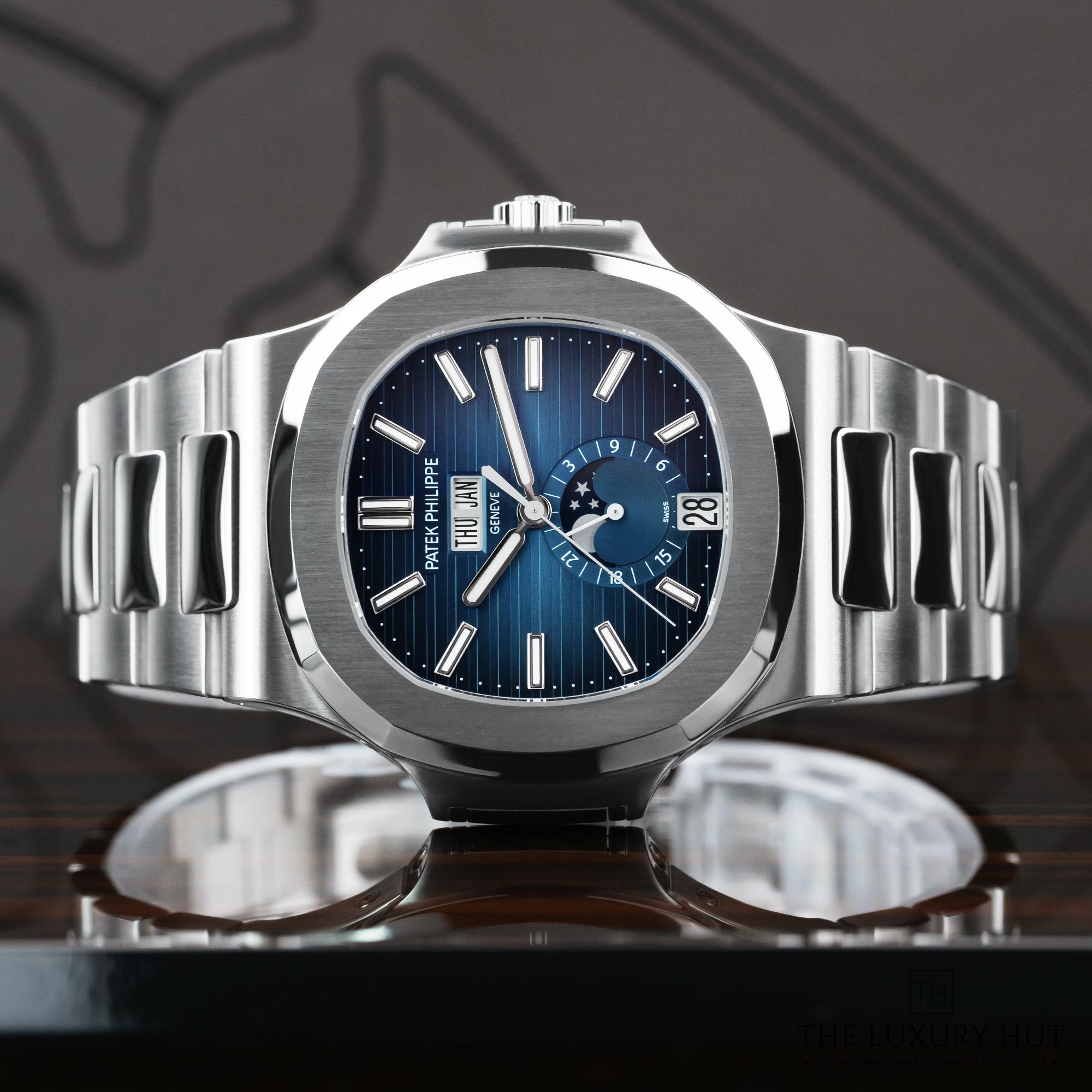2025/01/Patek_Philippe_Nautilus_Steel_Blue_Dial_LB448-c.jpg
