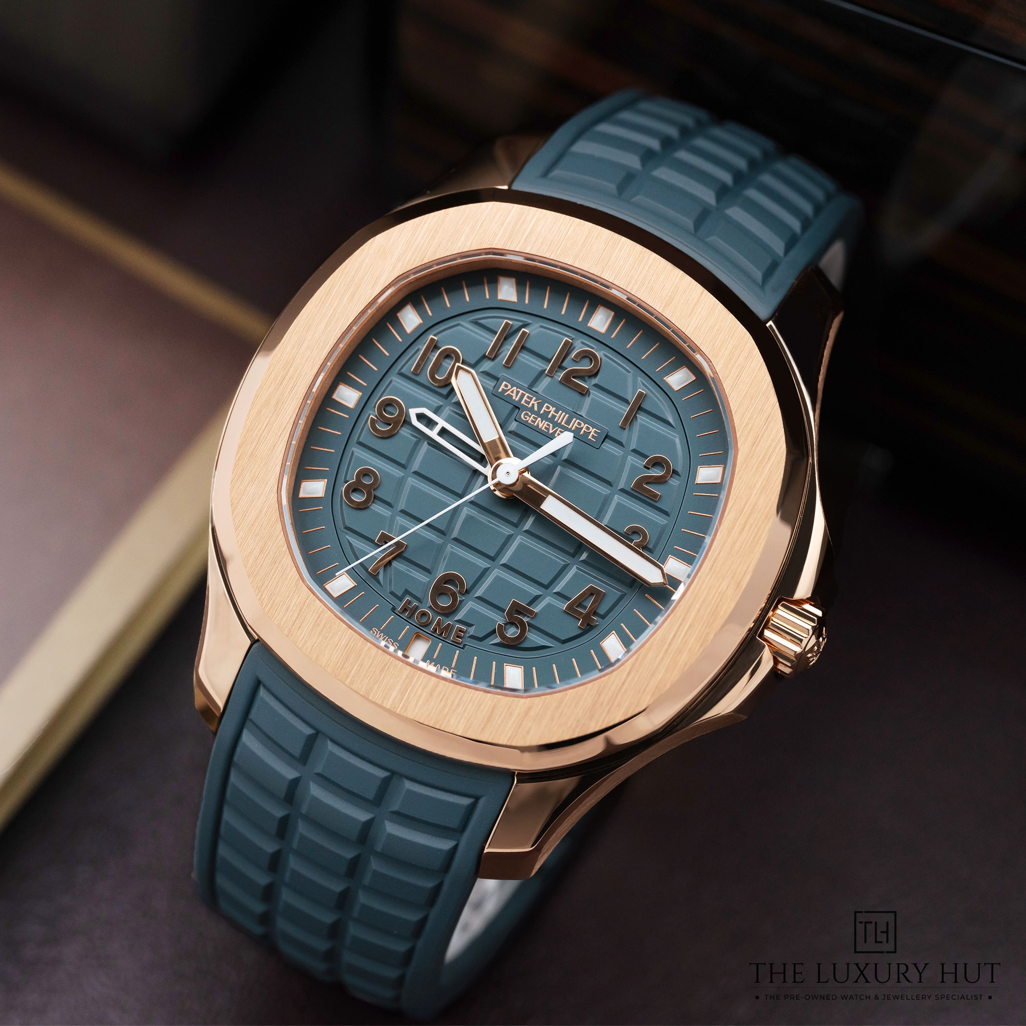 2025/02/Patek_Philippe_Aquanaut_Rose_Gold_LB502-b.jpg