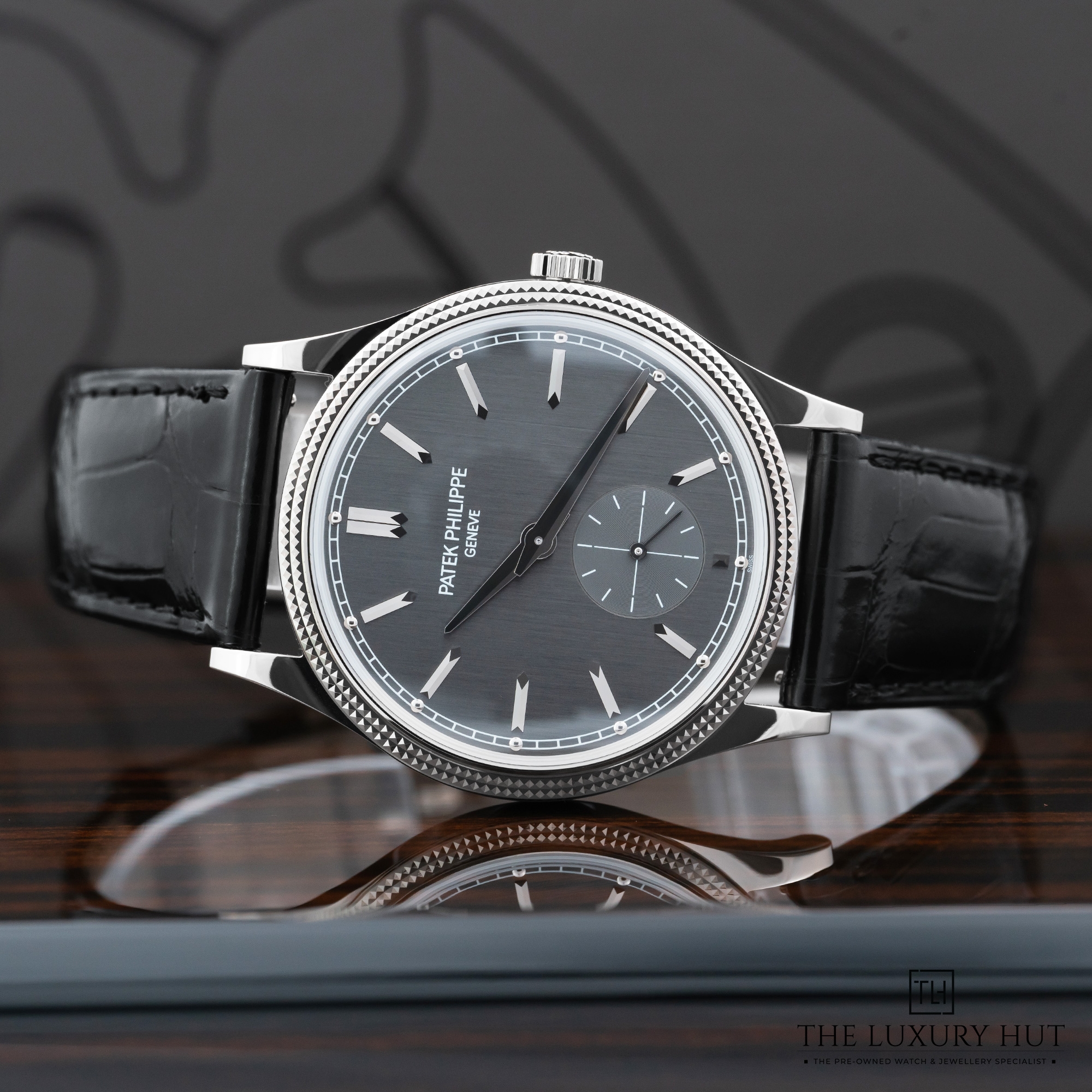 2025/02/Patek_Philippe_Calatrava-_Grey_Dial_LB489-f.jpg