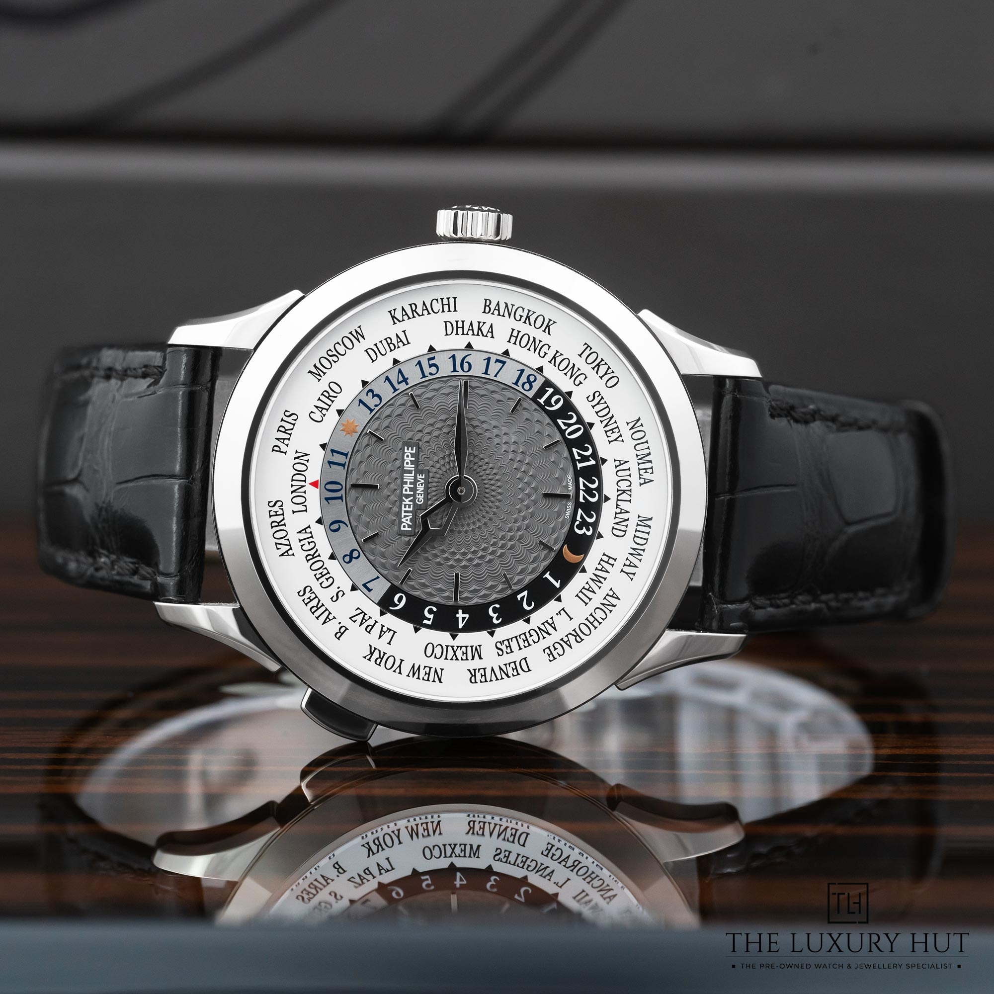 2025/02/Patek_Philippe_World_Time_White_Gold_LB490-b.jpg
