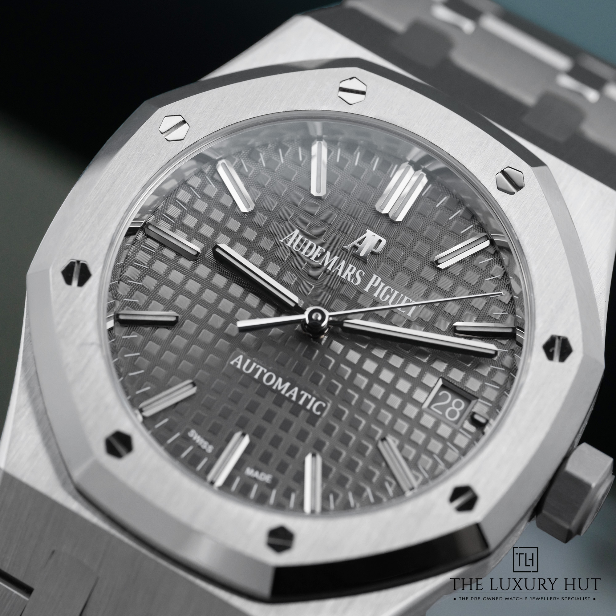 2025/03/Audemars_Piguet_Royal_Oak_Tapisserie_LB526-f.jpg