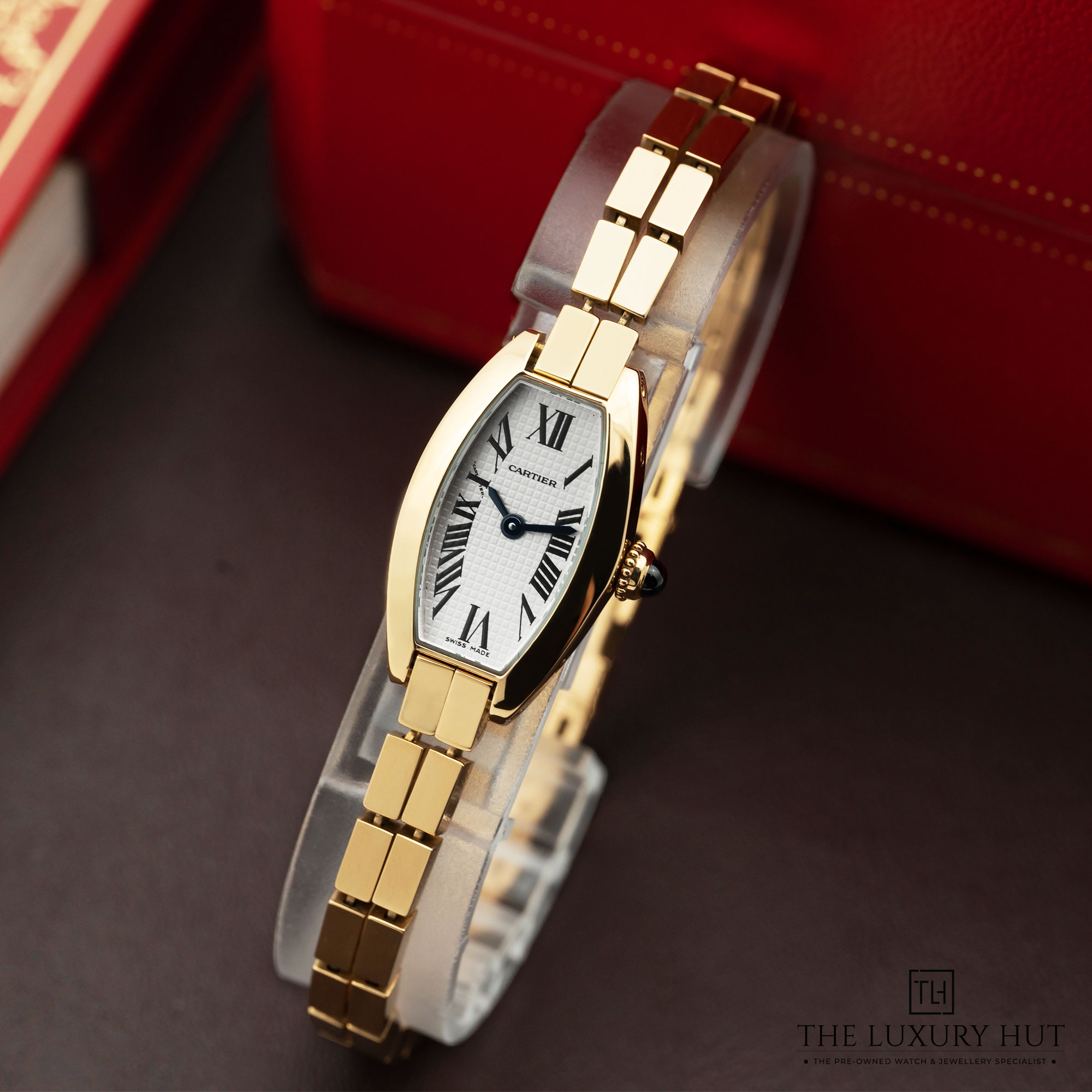 2025/03/Cartier_Tonneau_Lanieres_Gold_LB532-b.jpg