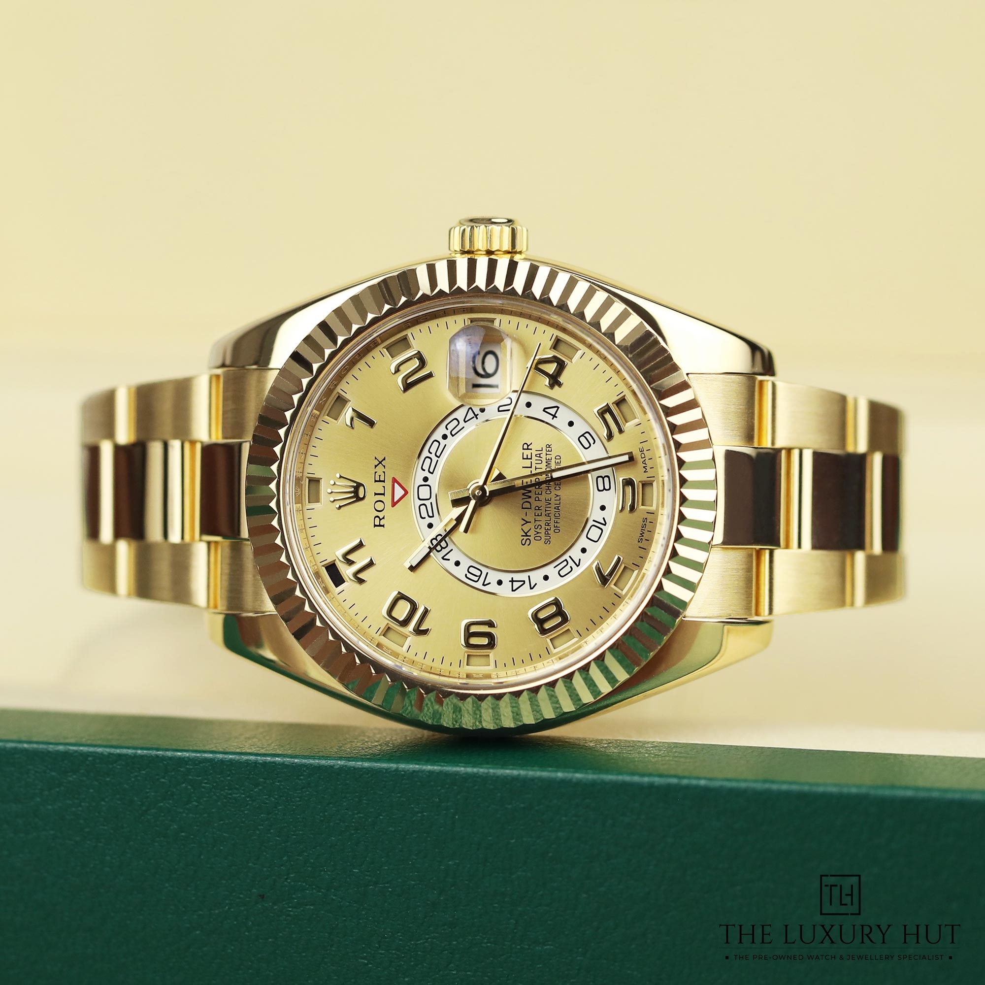 2025/03/Rolex_Sky-Dweller_Champagne_Arabic_Update_LB357-cc.jpg