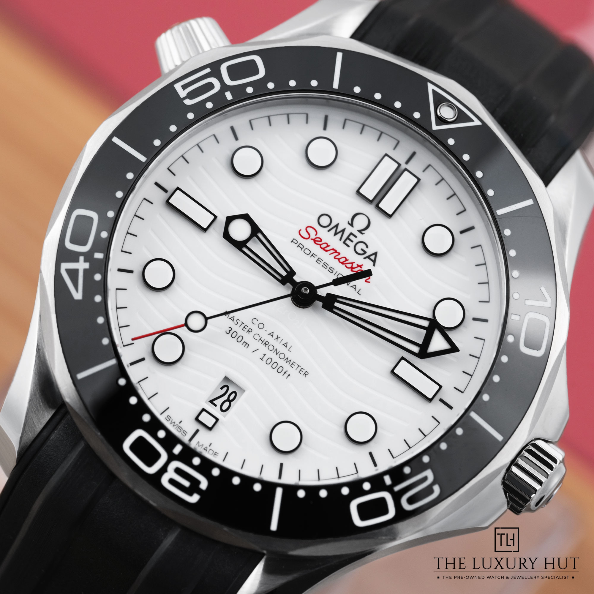 2025/04/Omega_Seamaster_Diver_300M_White_51632-e.jpg