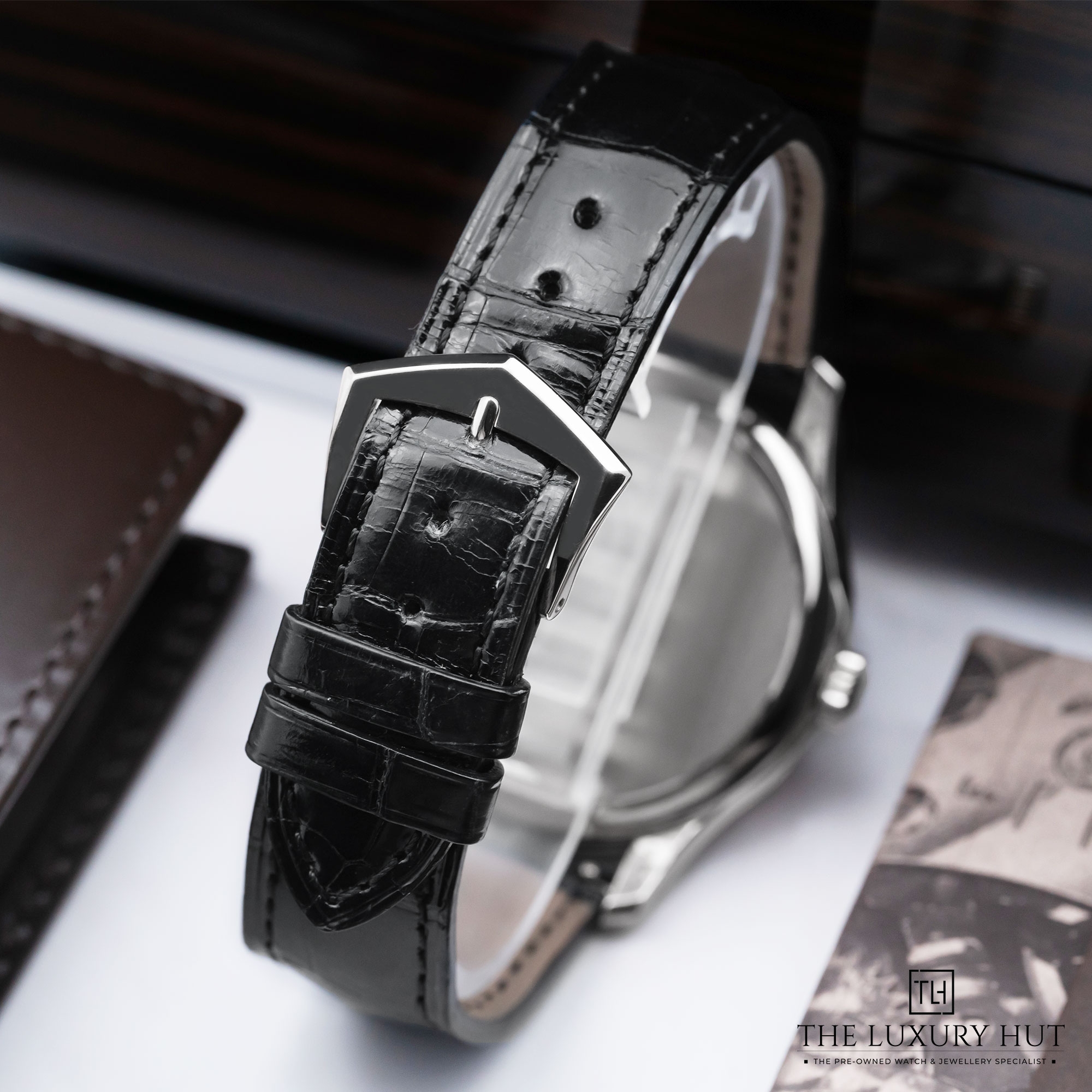 2025/04/Patek_Philippe_Calatrava_39mm_Black_LB569-f.jpg