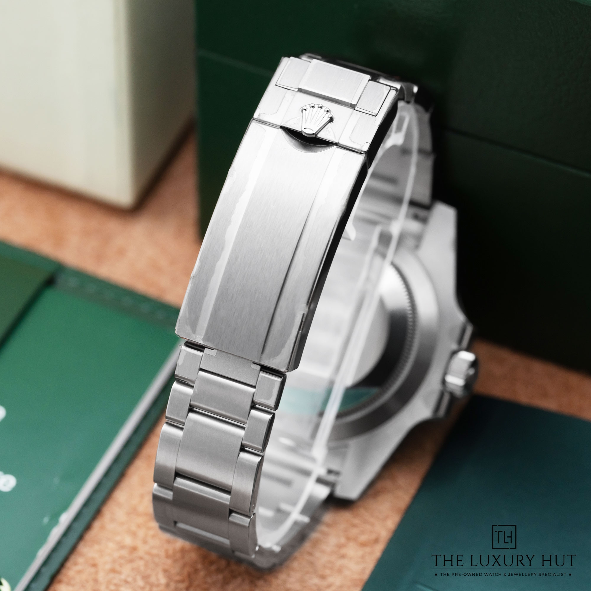 2025/04/Rolex_Submariner_HULK_Steel_Green_51627-d.jpg