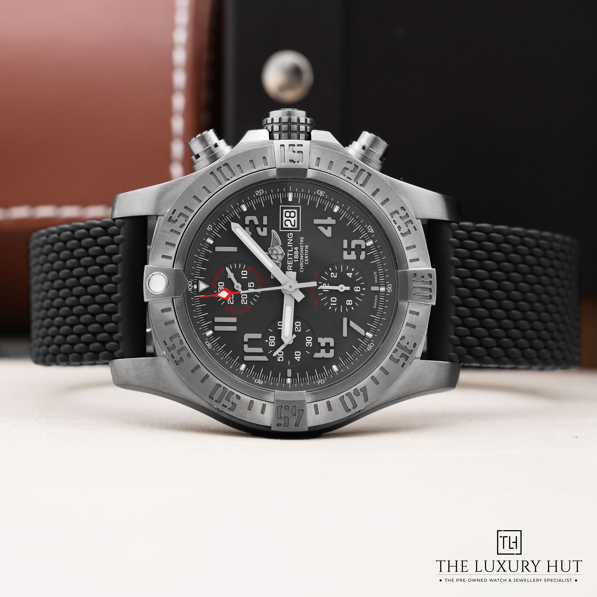 2025/05/Breitling_Avenger_Bandit_45mm_Titanium_Grey_LB589-b.jpg