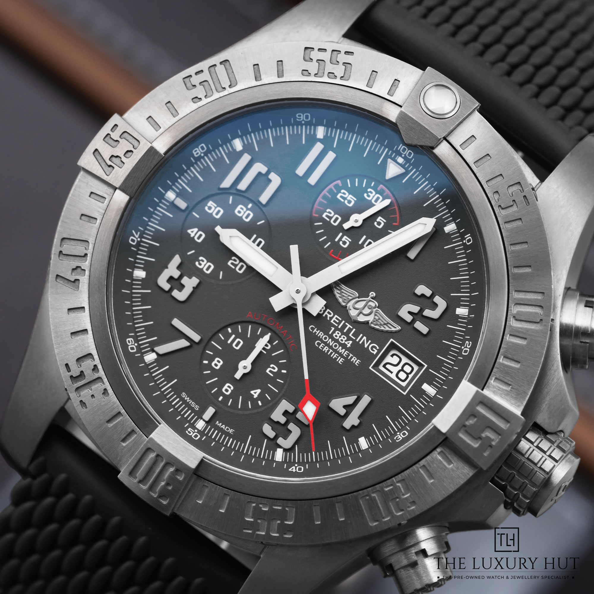 2025/05/Breitling_Avenger_Bandit_45mm_Titanium_Grey_LB589-e.jpg