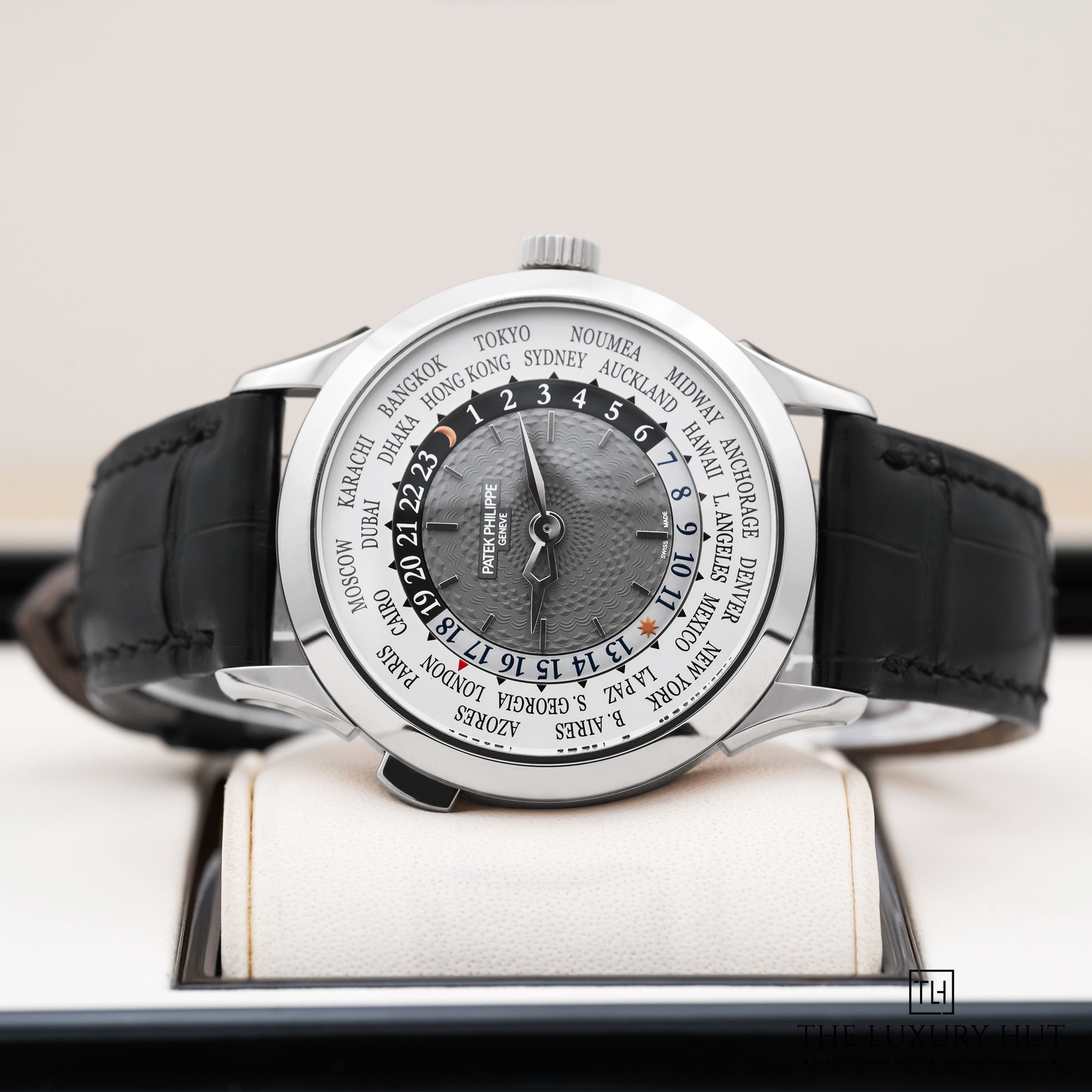 2025/05/Patek_Philippe_World_Time_Gold_Grey_LB590-c.jpg
