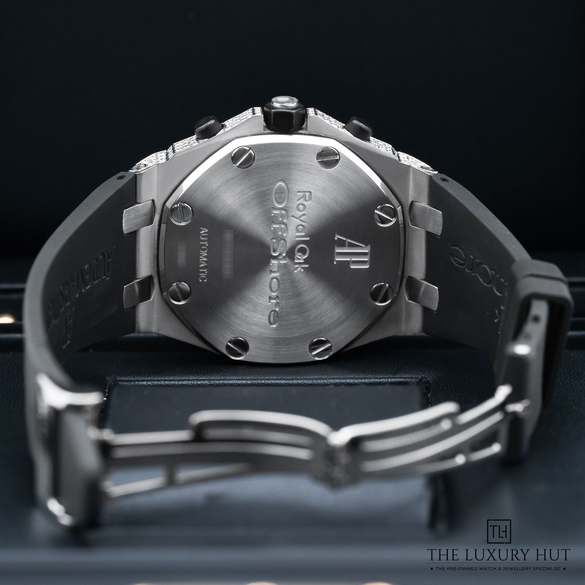 2025/06/Audemars_Piguet_Royal_Oak_Offshore_White_LB598-cc.jpg