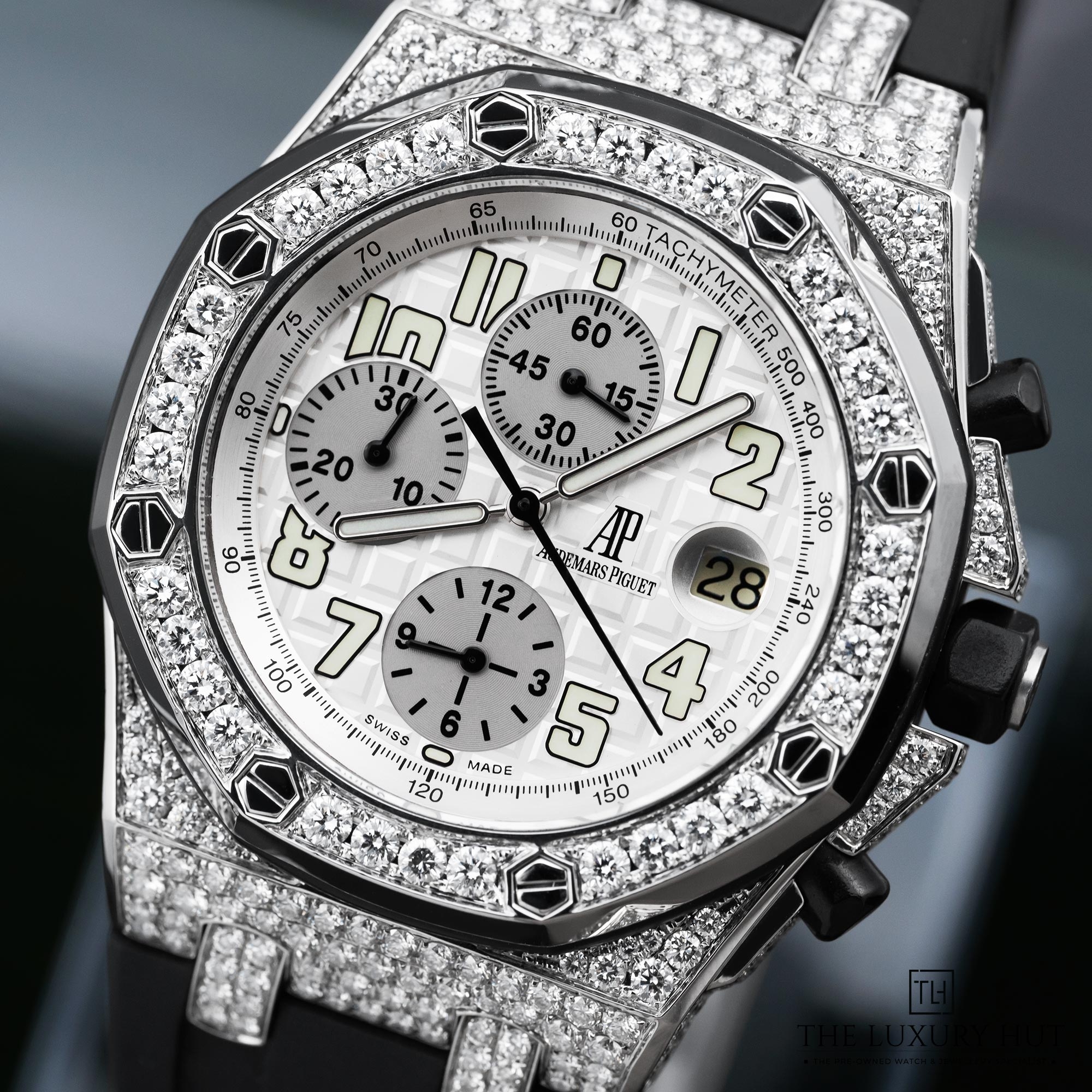 2025/06/Audemars_Piguet_Royal_Oak_Offshore_White_LB598-e.jpg