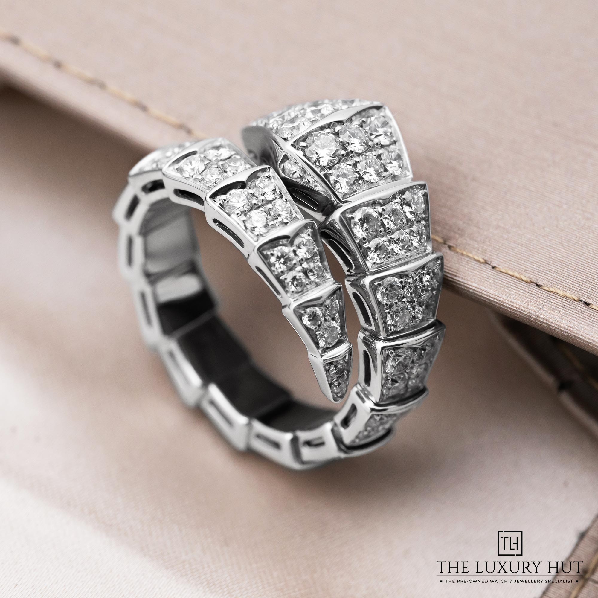 2025/06/Bvlgari_White_Gold_Serpenti_Viper_Diamond_Ring_51759-c.jpg