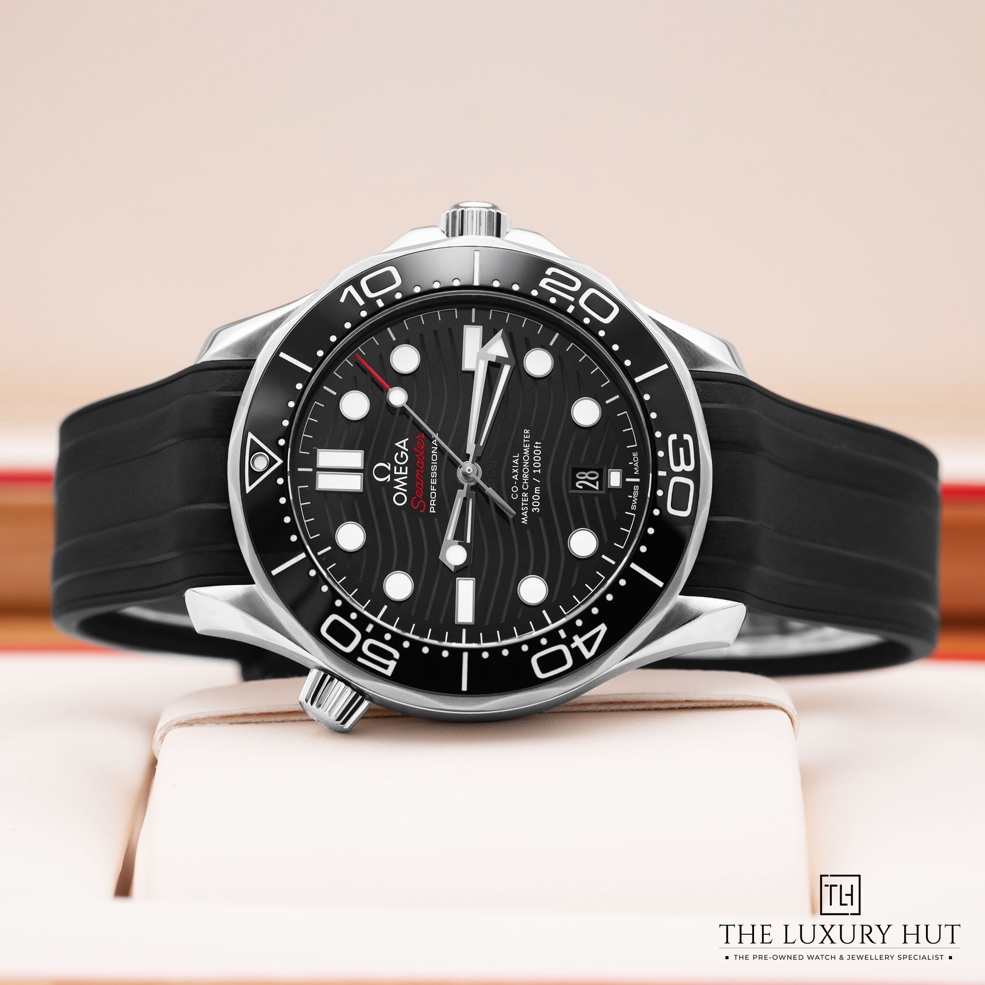 2025/06/Omega_Seamaster_Diver_300M_Master_Black_51786-b.jpg