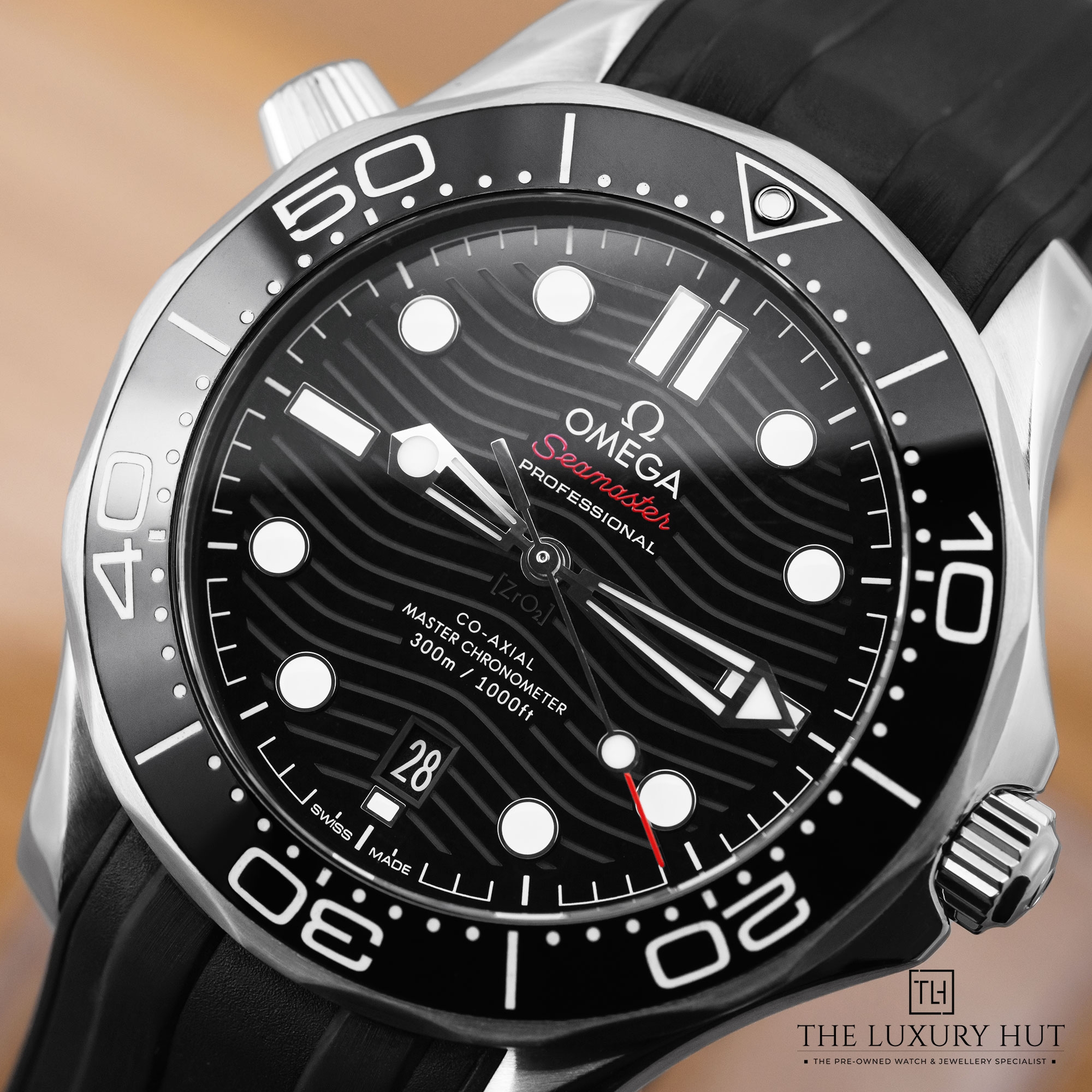 2025/06/Omega_Seamaster_Diver_300M_Master_Black_51786-e.jpg