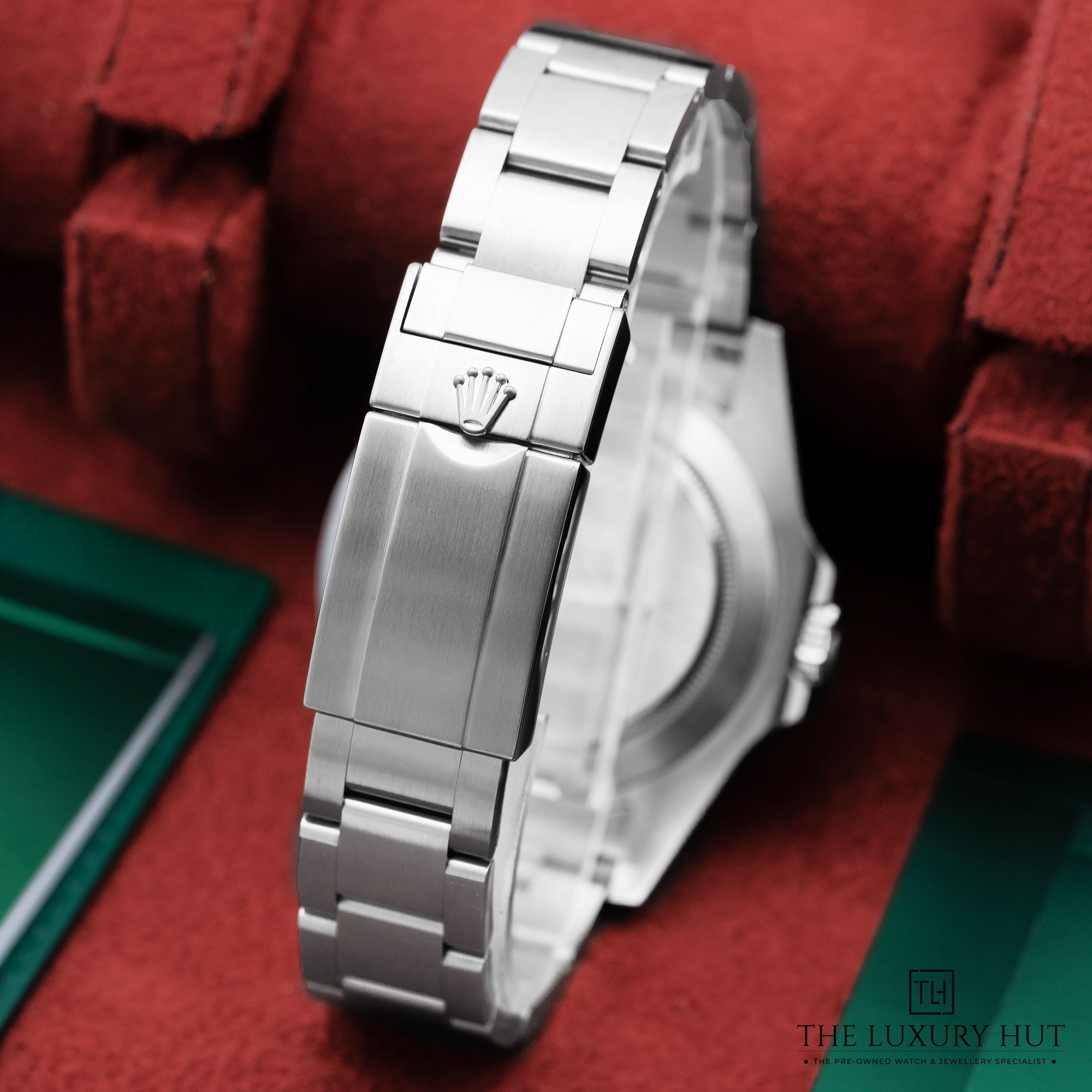 2025/06/Rolex_Explorer_II_Steel_42mm_White_Dial_51844-d.jpg