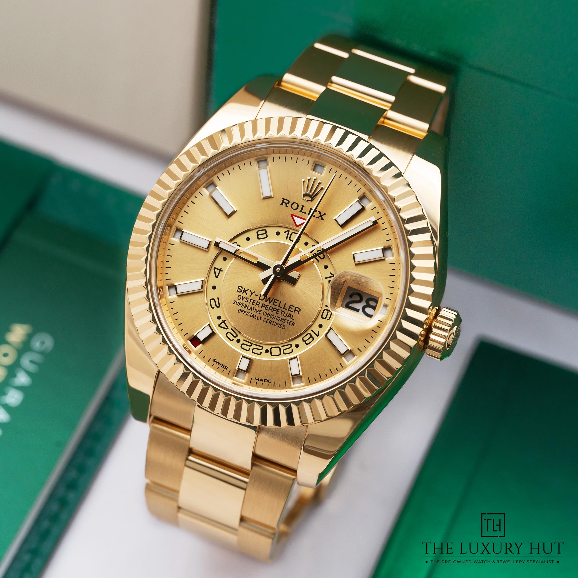 2025/06/Rolex_Sky-Dweller_Yellow_Gold_Champagne_51857-b.jpg