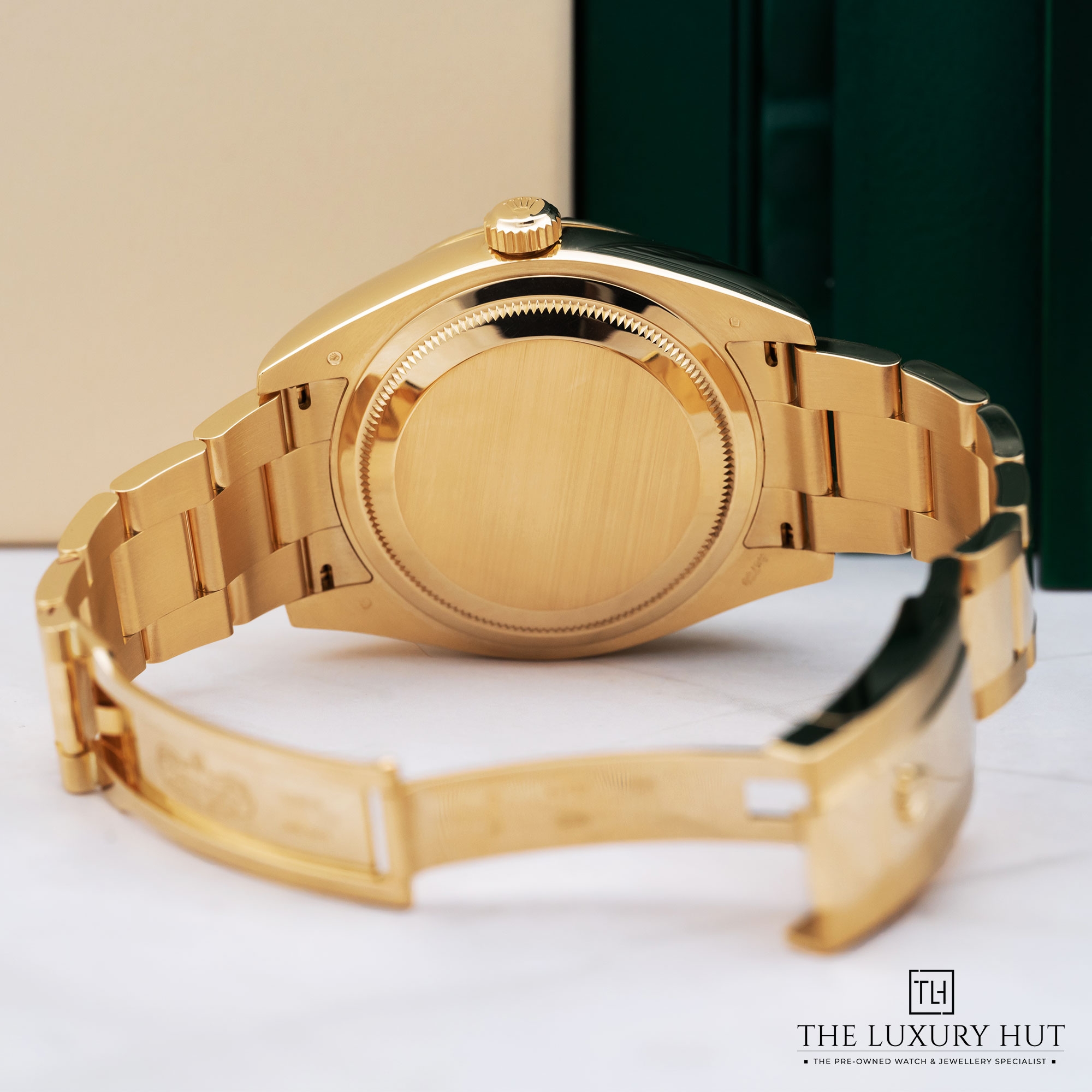 2025/06/Rolex_Sky-Dweller_Yellow_Gold_Champagne_51857-c.jpg