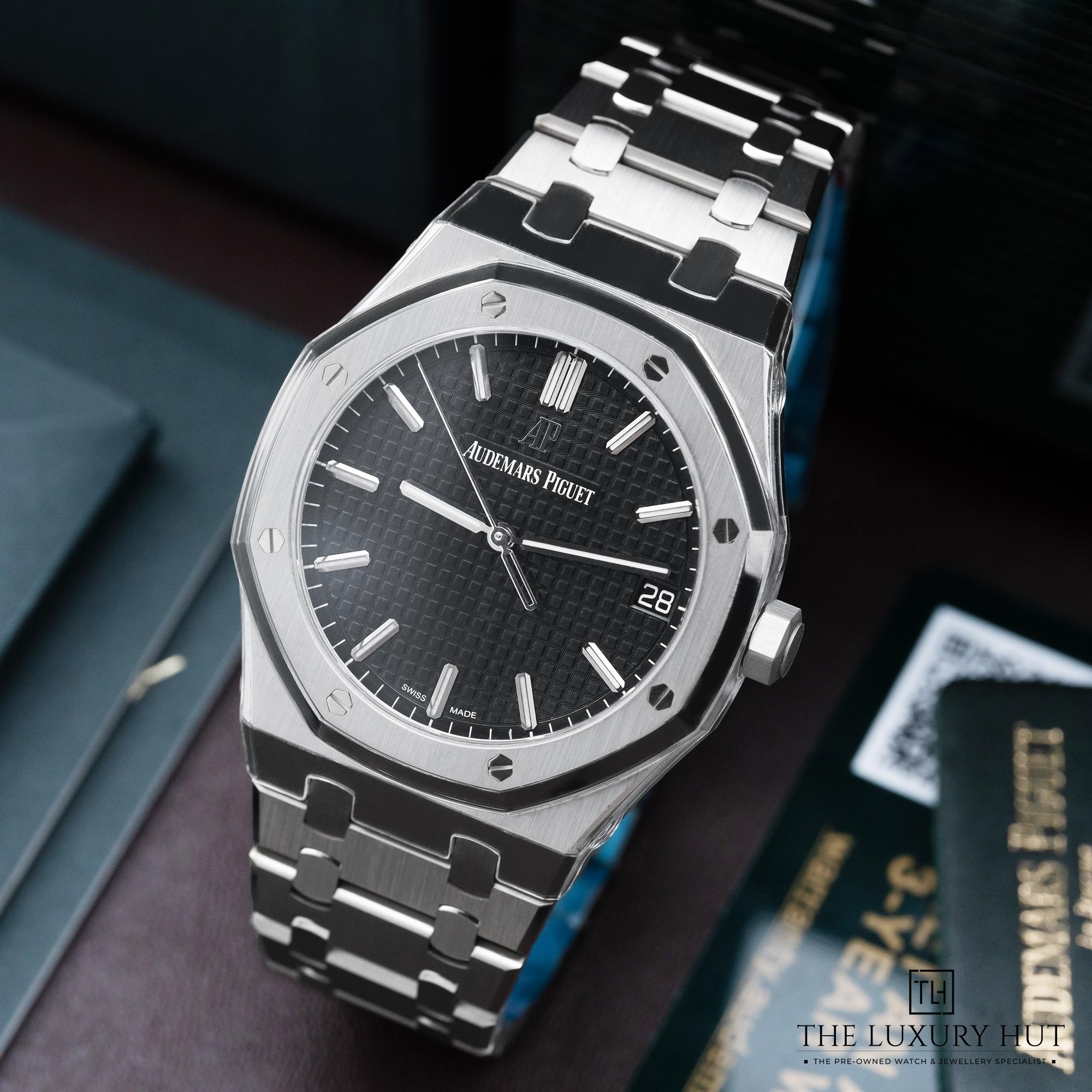 2025/07/Audemars_Piguet_Royal_Oak_Steel_41_Black_51993-b.jpg