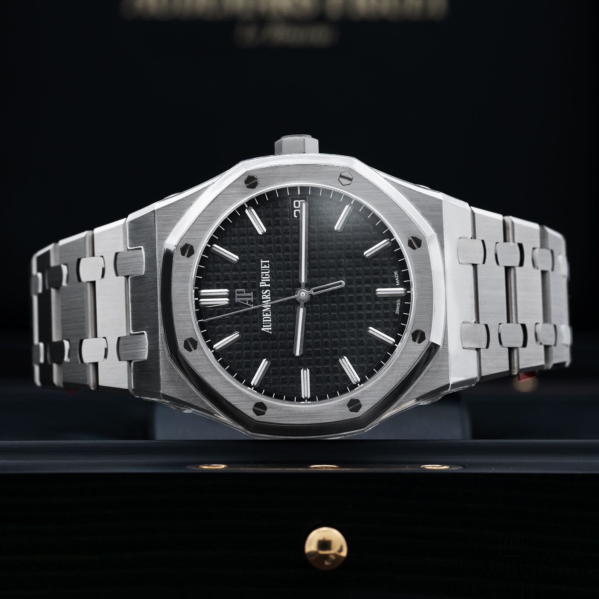 2025/07/Audemars_Piguet_Royal_Oak_Steel_41_Black_51993-c.jpg