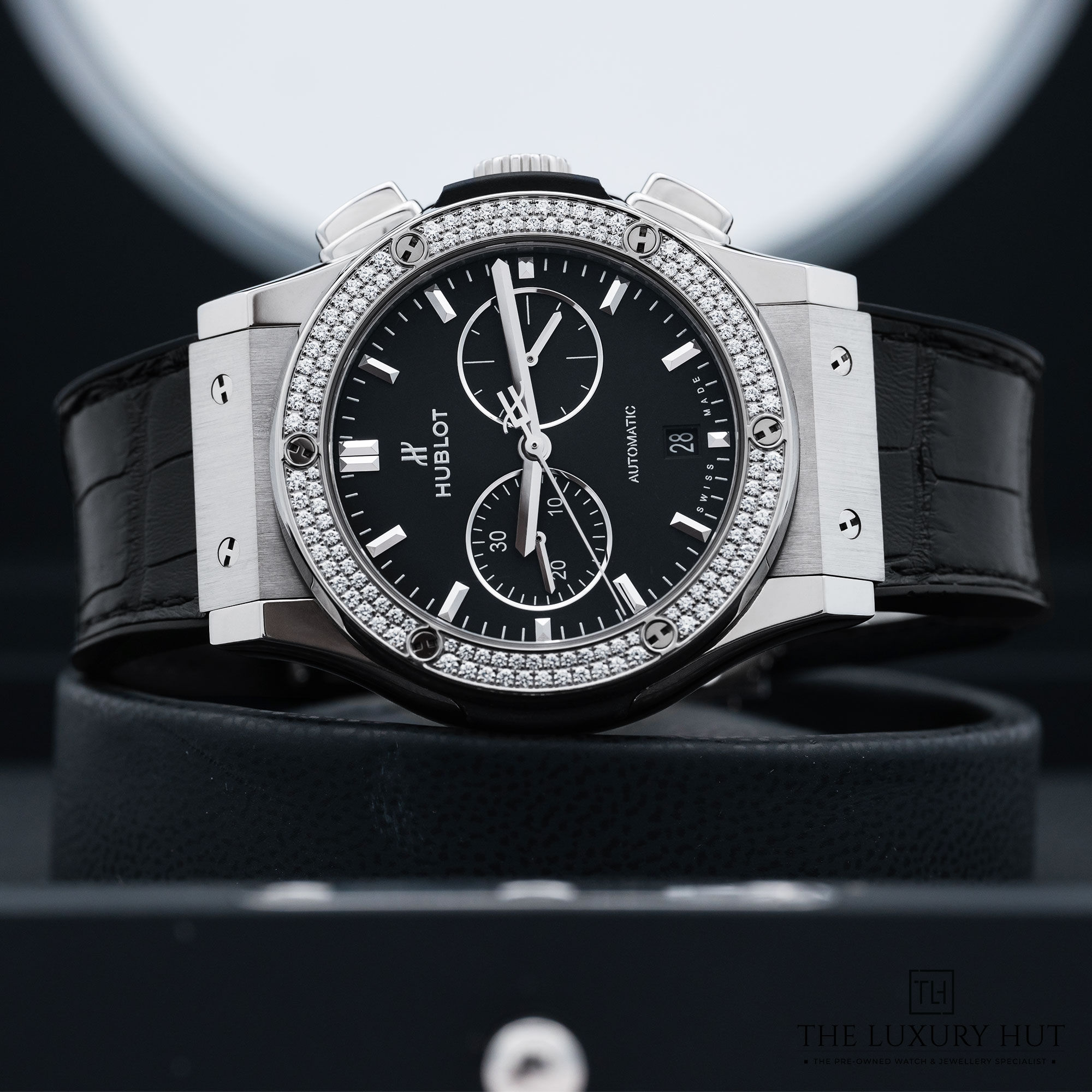 2025/07/Hublot_Classic_Fusion_Titanium_Diamonds_Black_51948-b.jpg