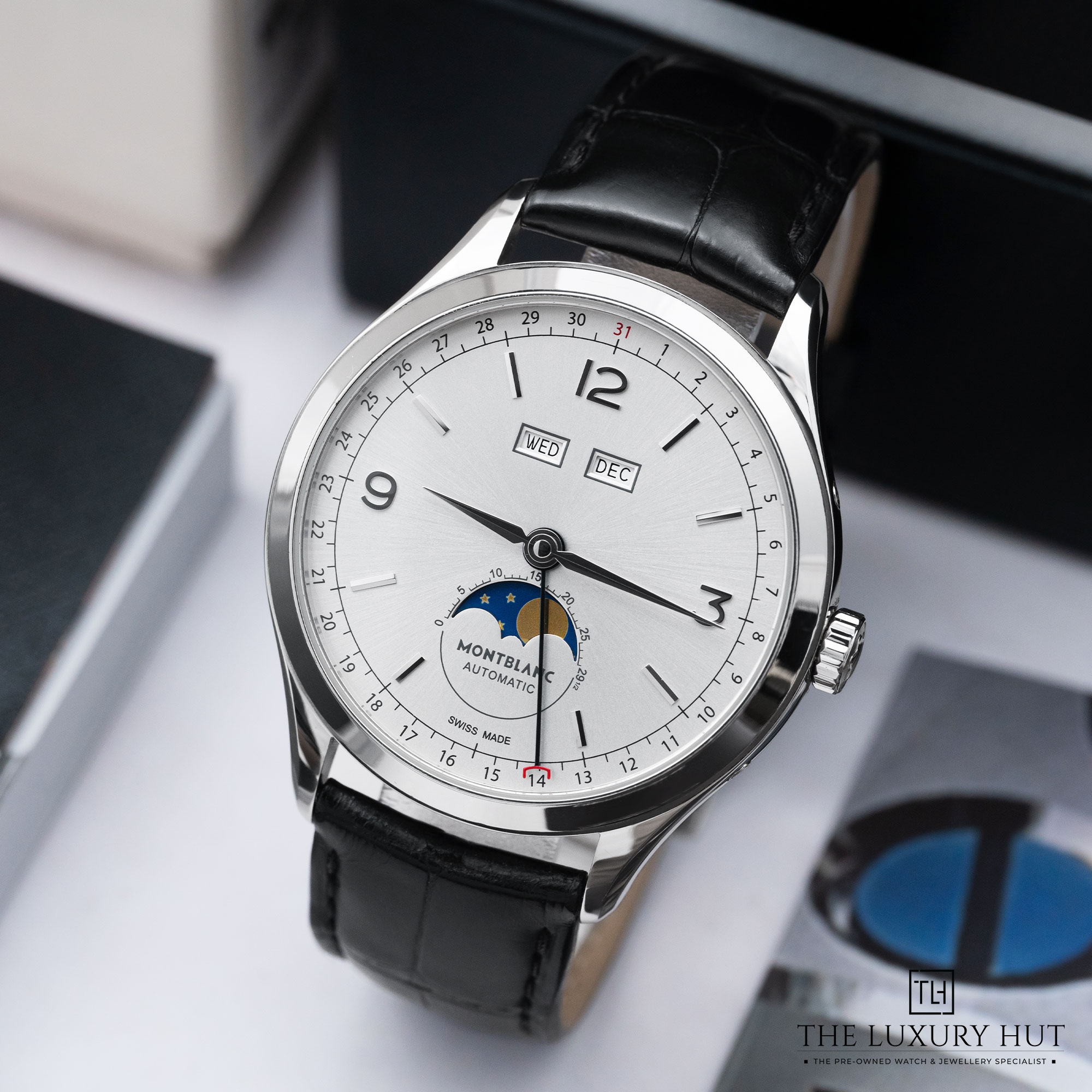 2025/07/Montblanc_Heritage_Chronometrie_Quantieme_51955-b.jpg