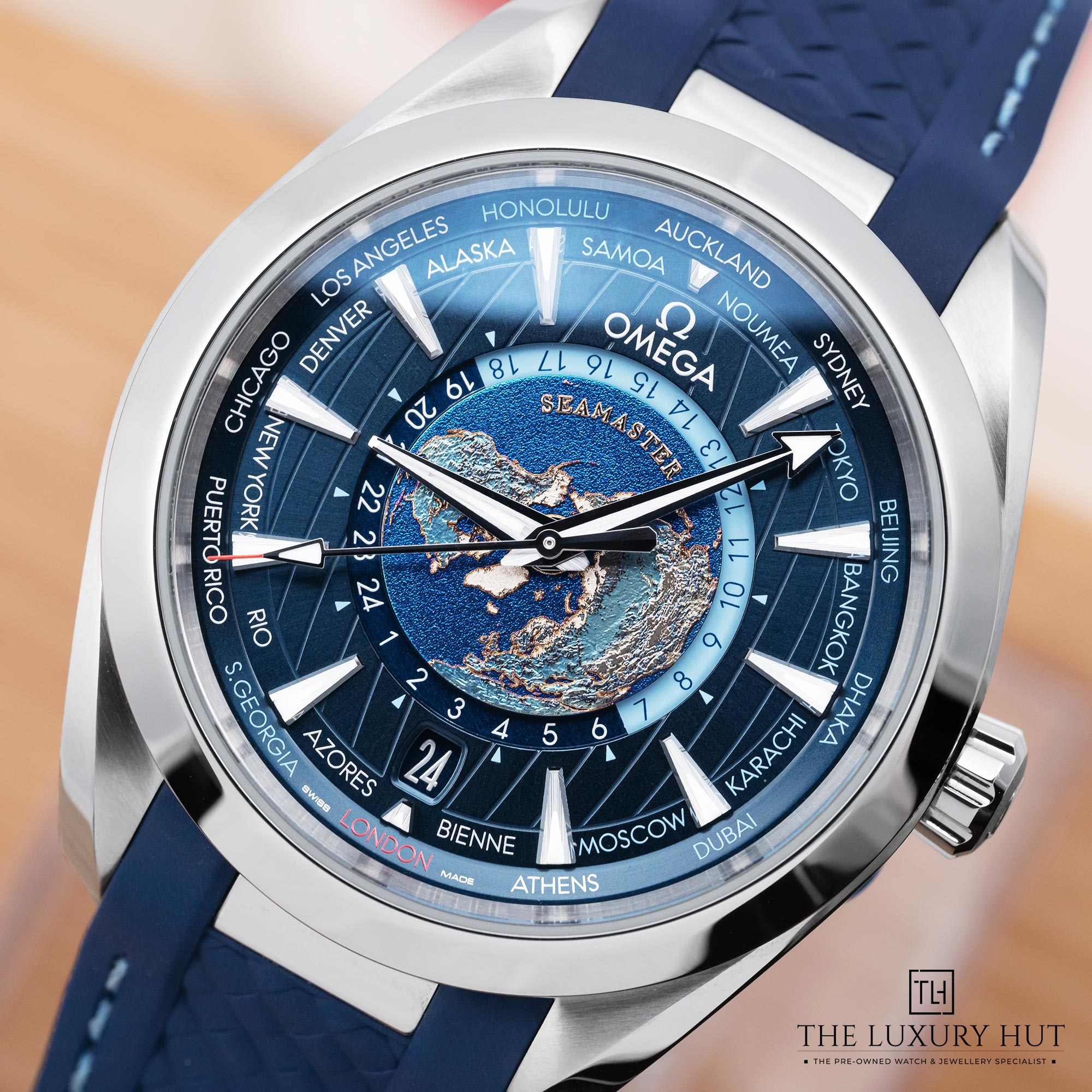 2025/07/Omega_Seamaster_Aqua_Terra_Worldtimer_43mm_Blue_51958-e.jpg