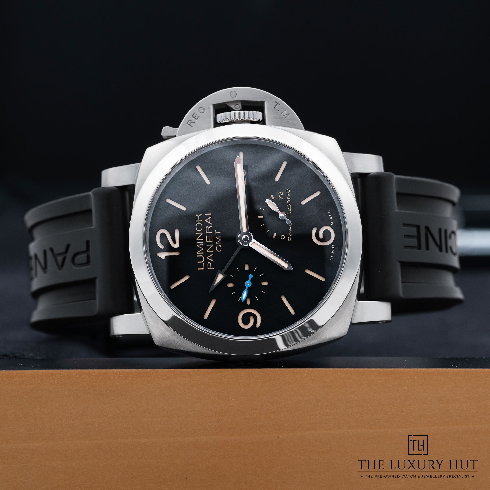 2025/07/Panerai_Luminor_3-Days_GMT_Steel_Black_Dial_51921-b.jpg
