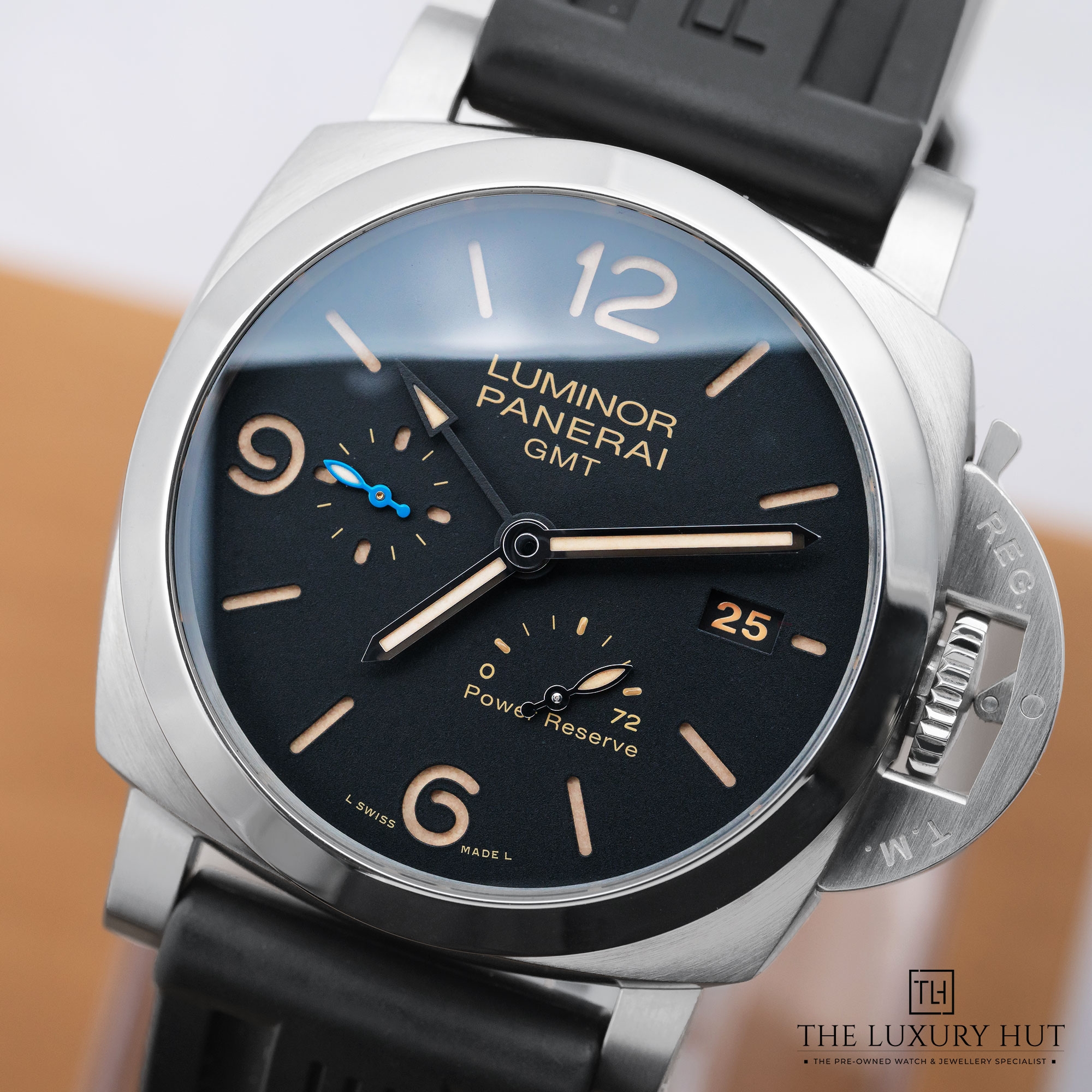 2025/07/Panerai_Luminor_3-Days_GMT_Steel_Black_Dial_51921-e.jpg