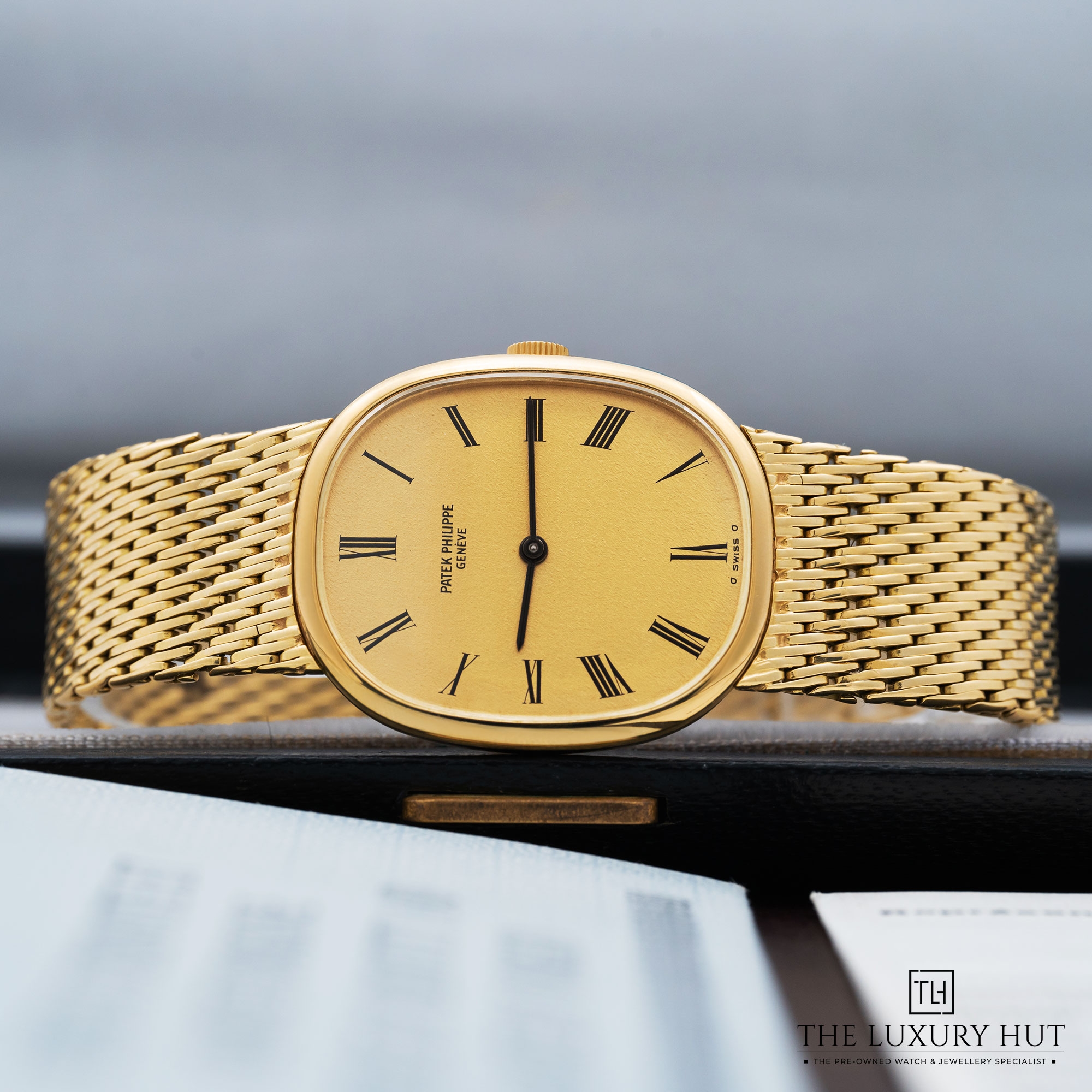 2025/07/Patek_Philippe_Golden_Ellipse_Gold_Sunburst_51959-c.jpg