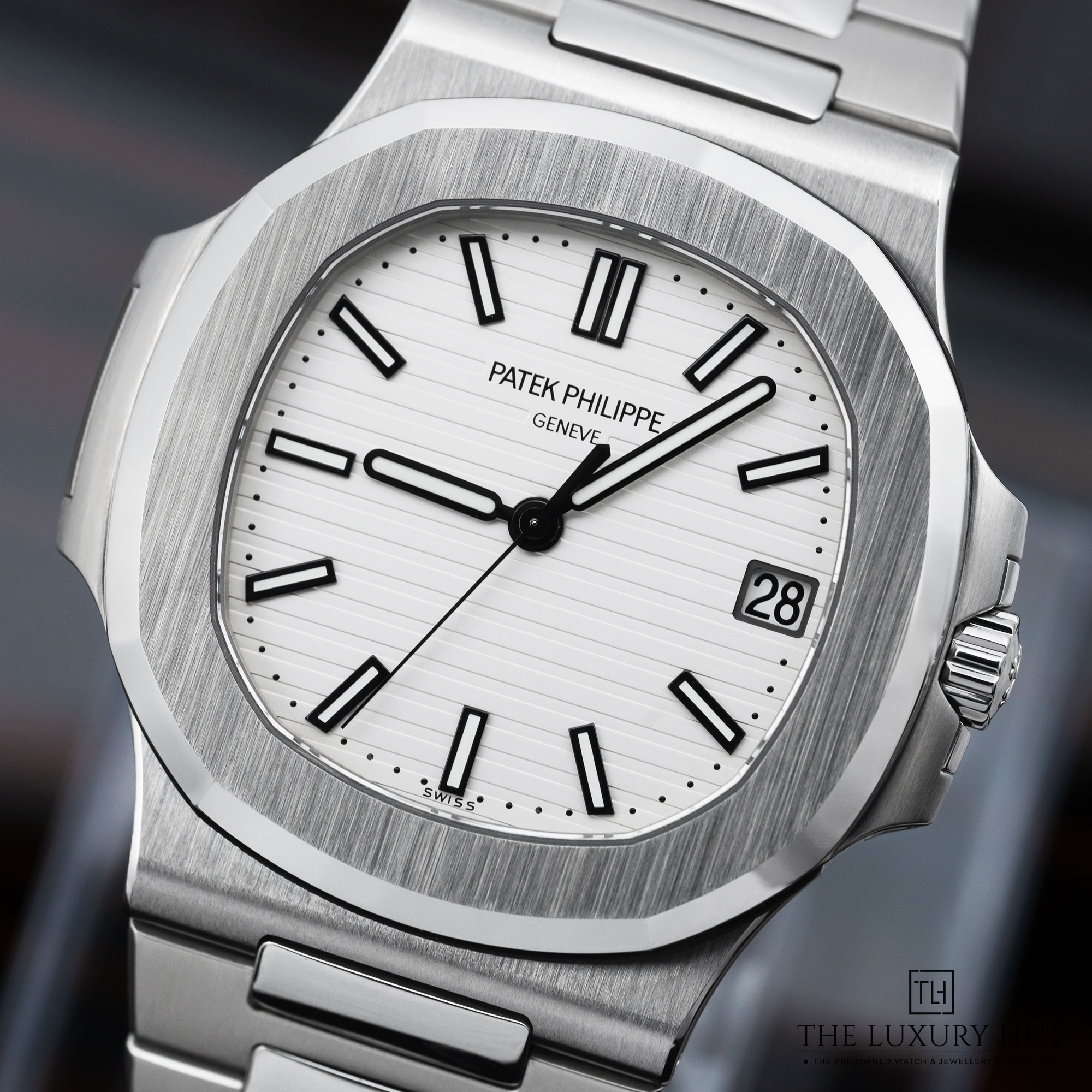 2025/07/Patek_Philippe_Nautilus_Steel_40mm_White_LB433-e.jpg