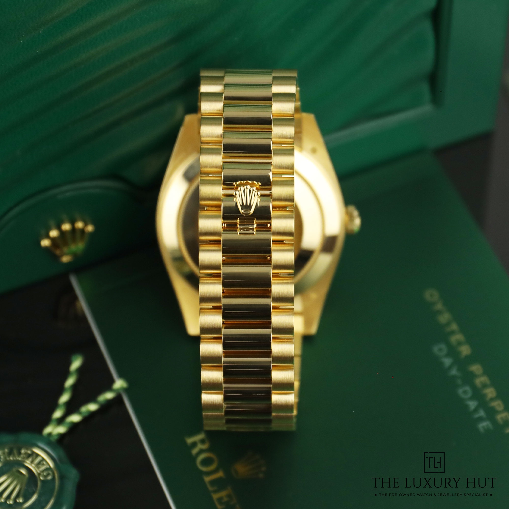 2025/07/Rolex_Day-Date_40_Yellow_Gold_Black_Motif_52036-e.jpg