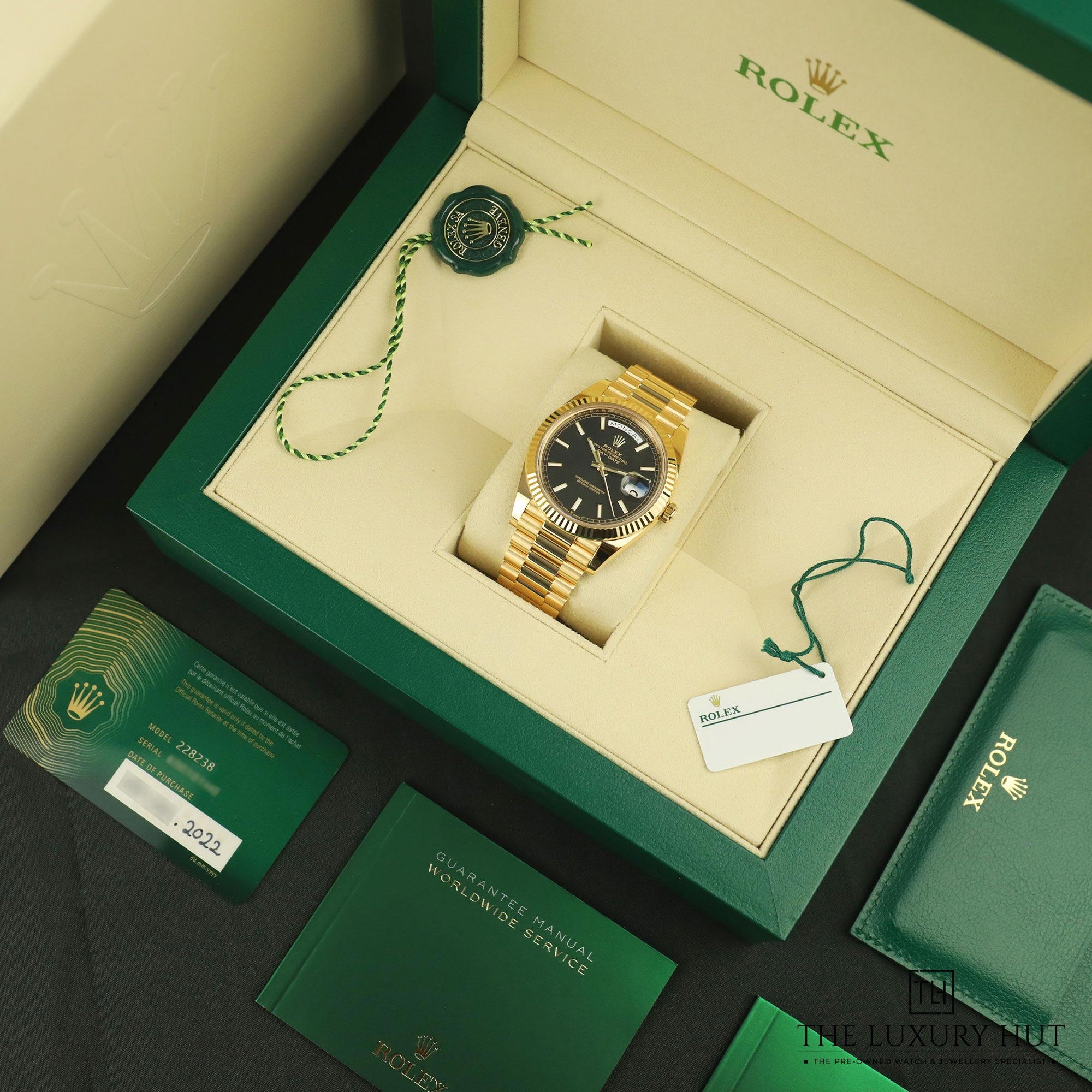 2025/07/Rolex_Day-Date_40_Yellow_Gold_Black_Motif_52036-ff1.jpg