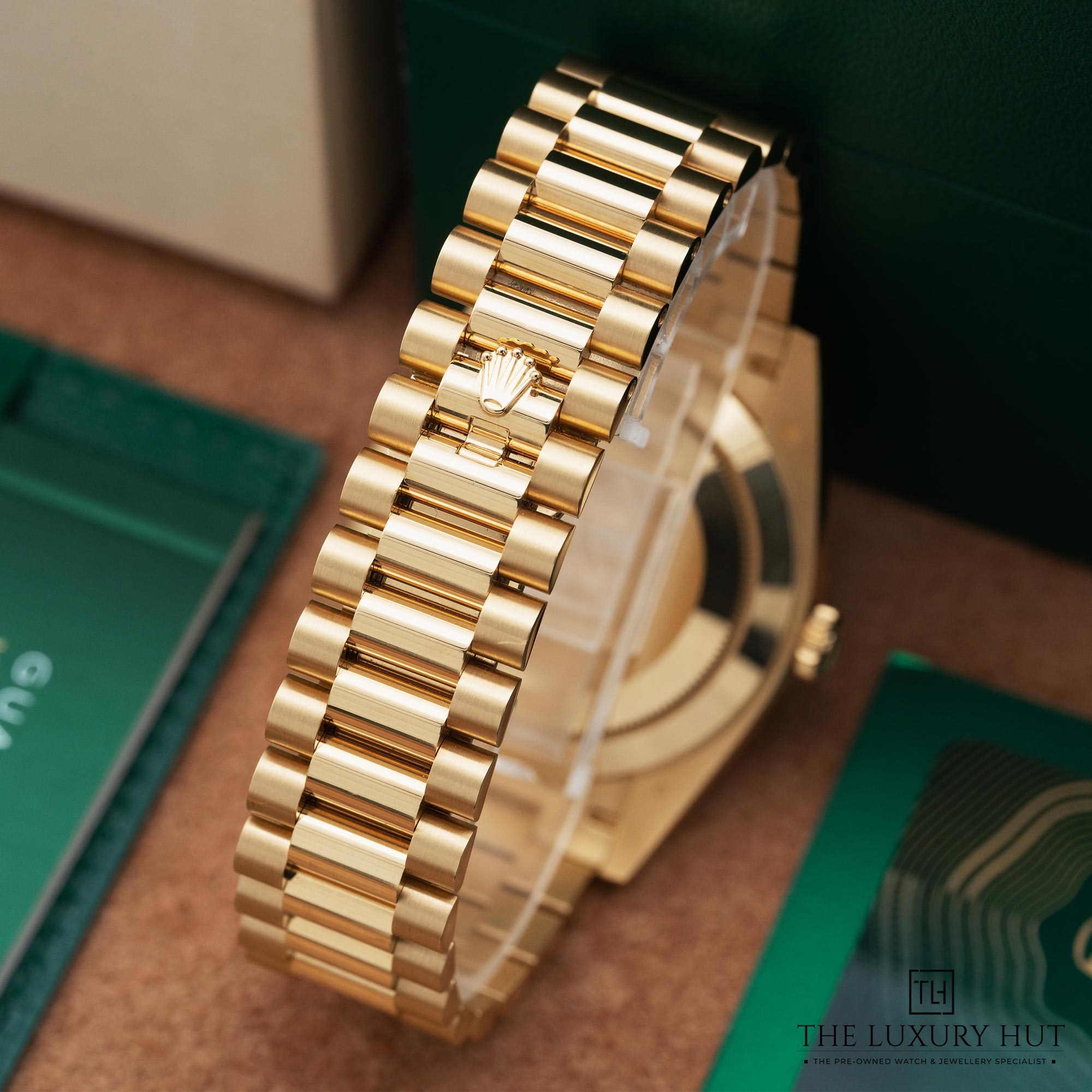 2025/07/Rolex_Day-Date_40_Yellow_Gold_Champagne_51960-d.jpg